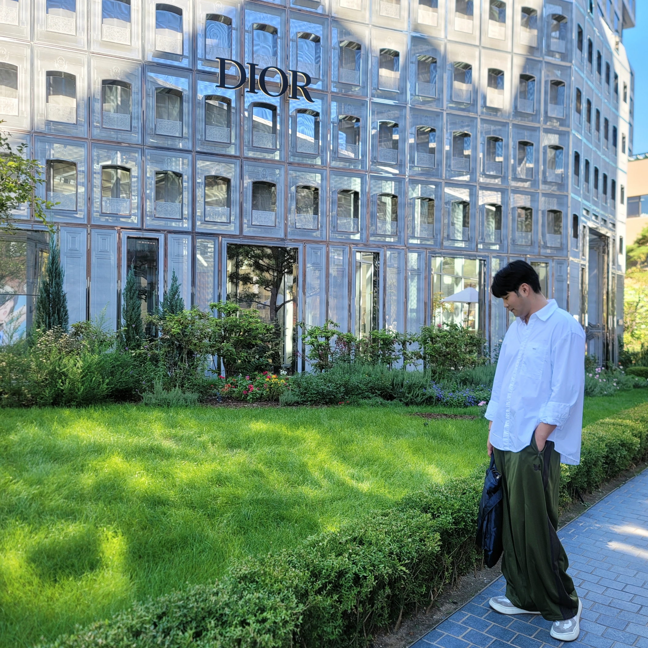 Needles H.D. Track Pants Poly Smooth Olive 착용 스타일 - 1