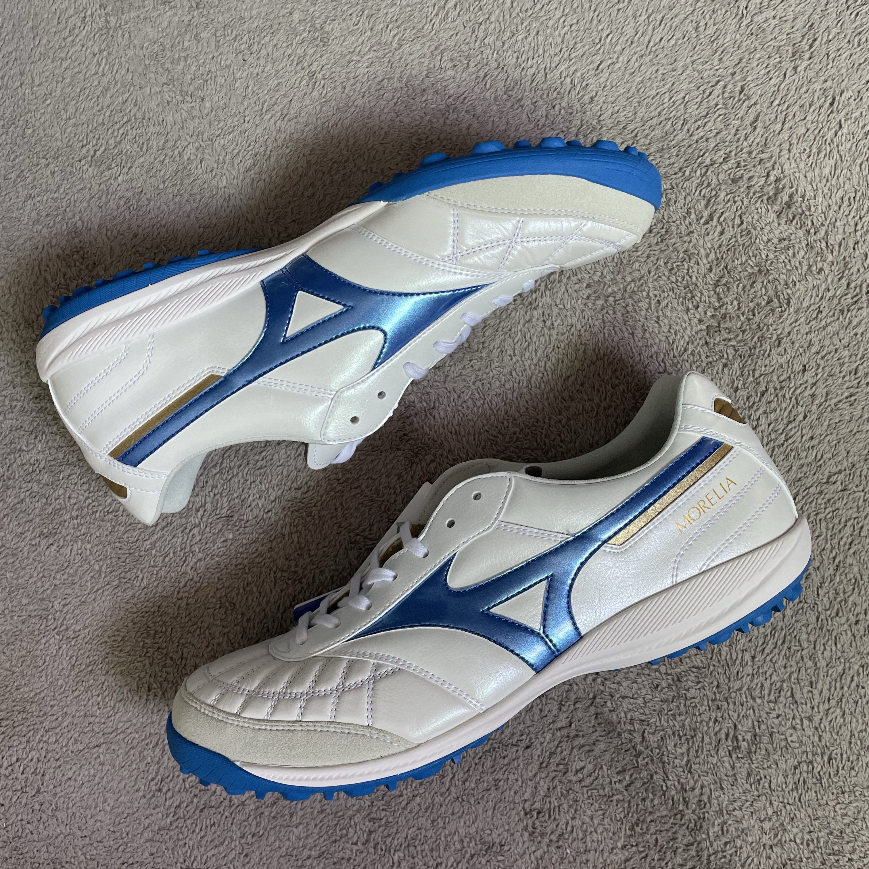 Mizuno Morelia Neo Sala Beta Japan TF Super White Pearl Laser Blue 착용 스타일