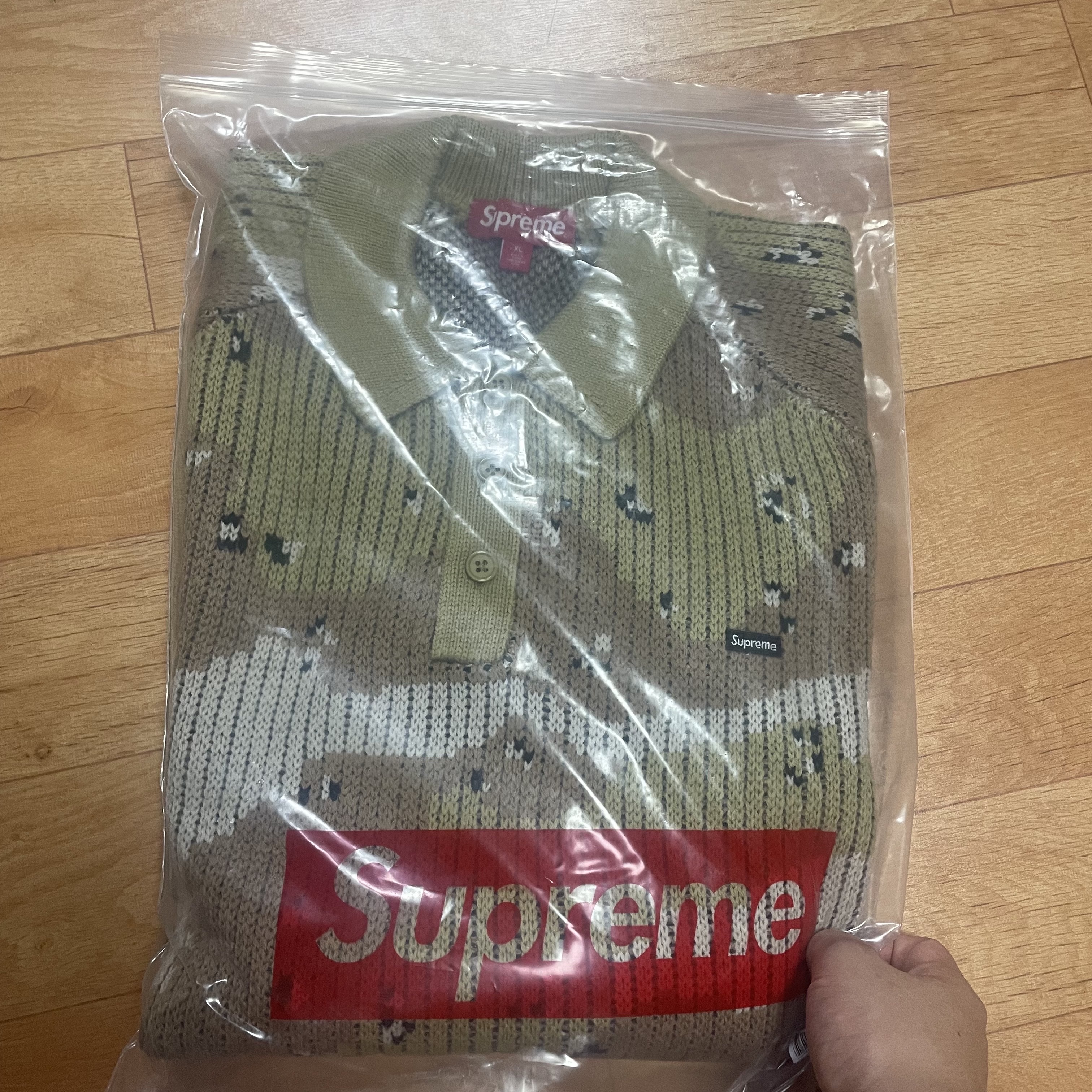 Supreme x Thrasher Crewneck Black - 24FW, Supreme x Thrasher Sweater Orange - 24FW 착용 스타일 - 3