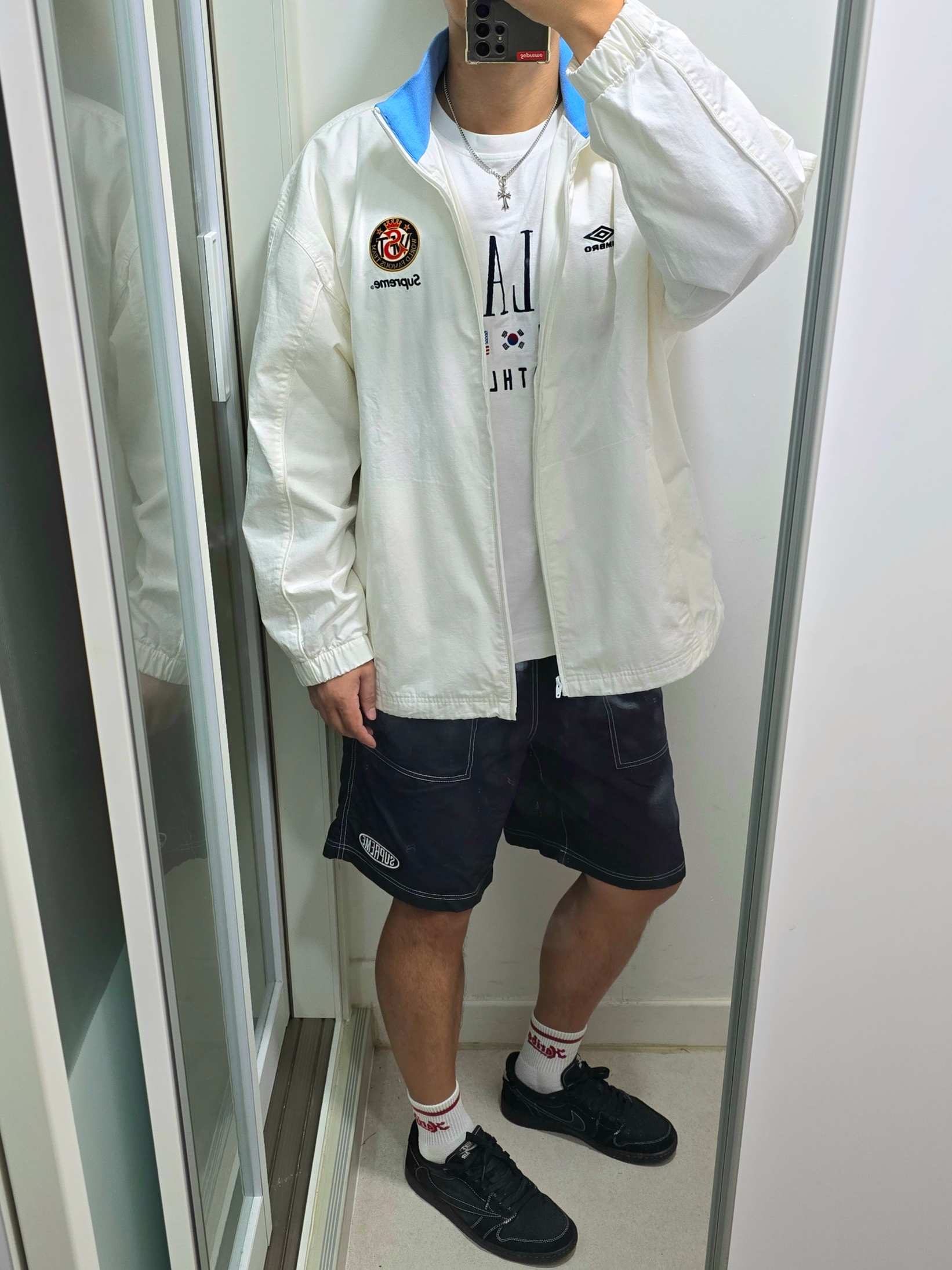 Supreme x Umbro Cotton Ripstop Track Jacket White - 23FW, Palace x Gap Heavy Jersey T-Shirt White - 24SS 착용 스타일