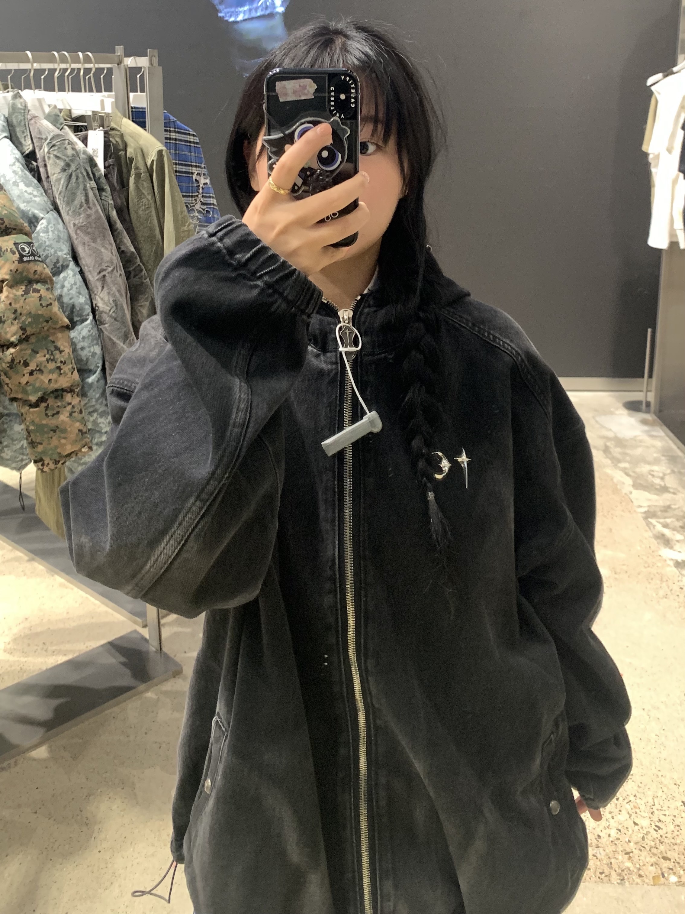 Thug Club Basic Emblem Denim Jacket Black 착용 스타일