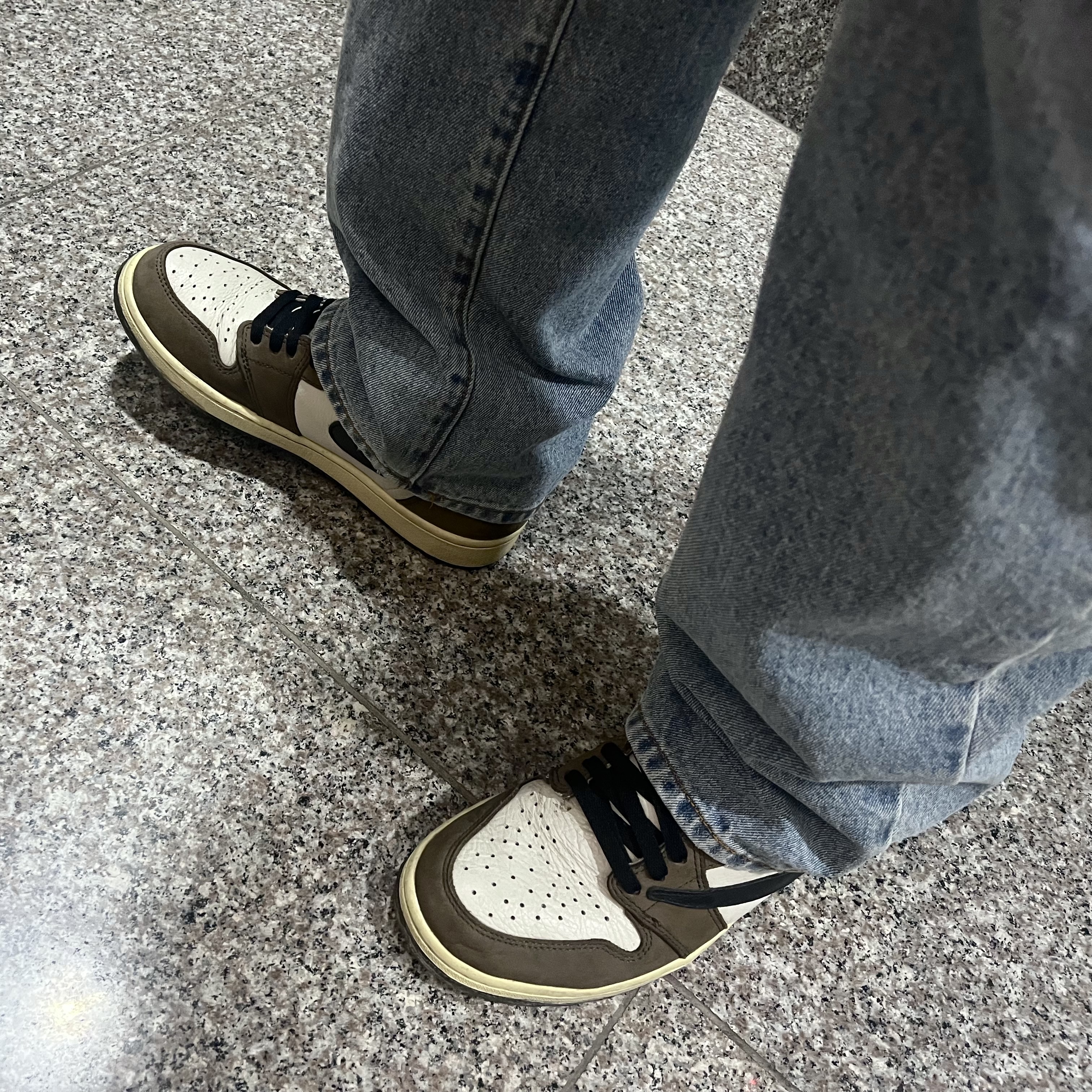 Jordan 1 x Travis Scott Retro High OG SP Mocha 착용 스타일