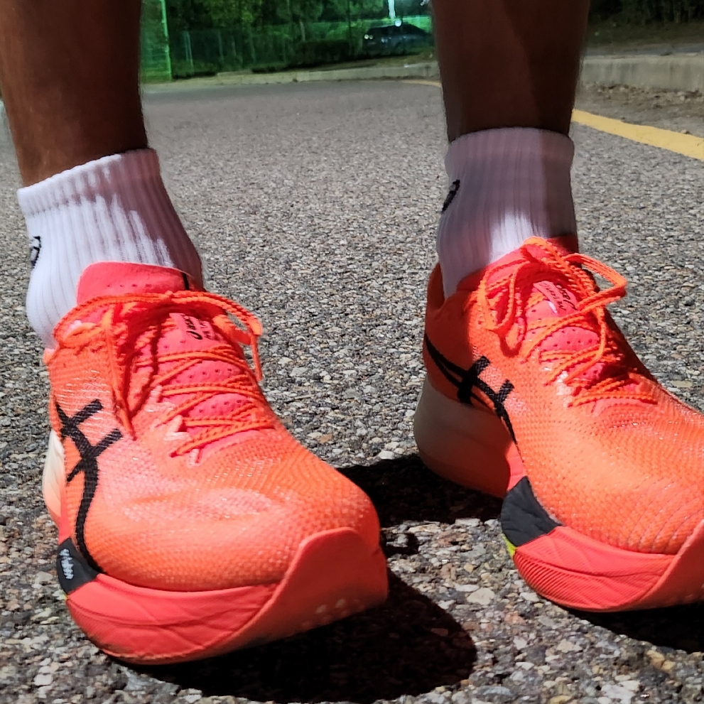 Asics Metaspeed Sky Paris Sunrise Red Black 착용 스타일