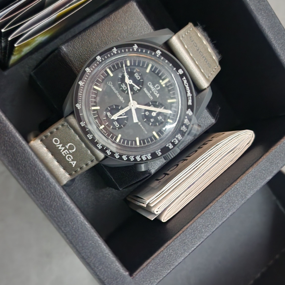 Swatch x Omega Bioceramic MoonSwatch Mission To Mercury 착용 스타일 - 2