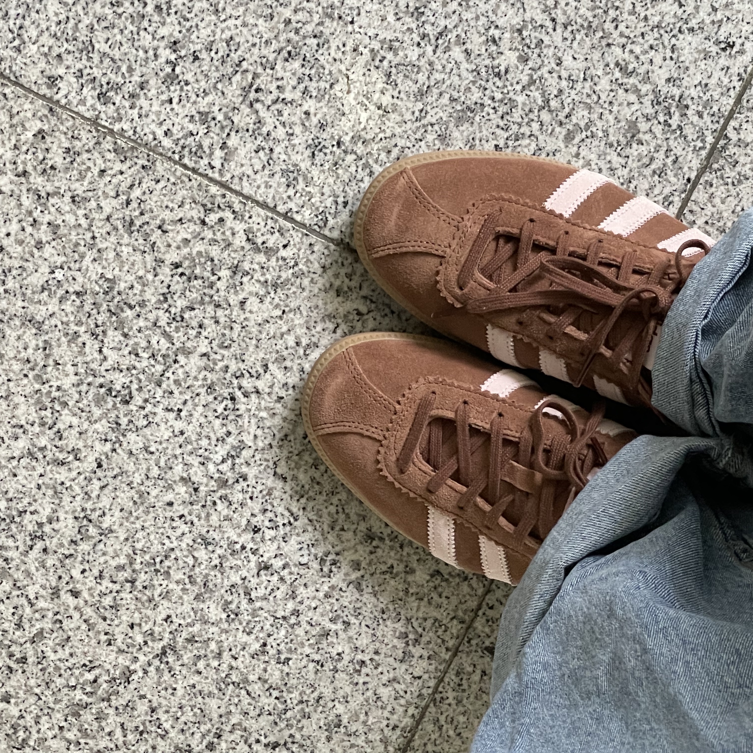 (W) Adidas Bermuda Preloved Brown 착용 스타일 - 1