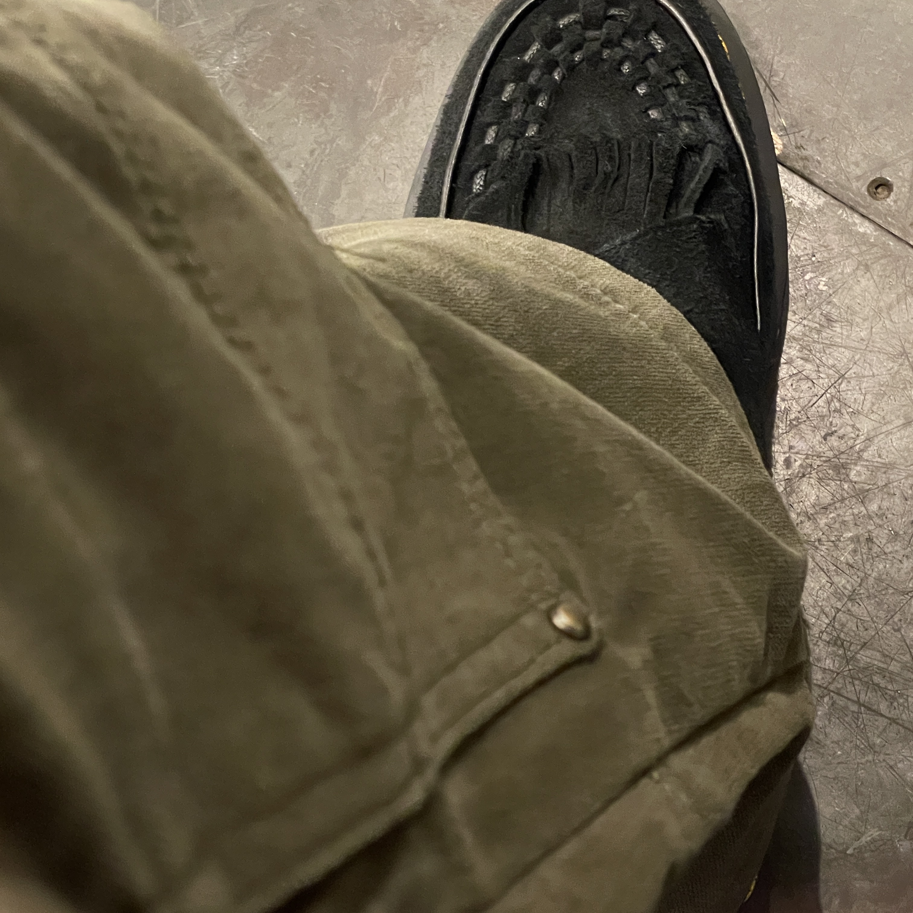 Dr. Martens Ramsey Monk Suede Black 착용 스타일