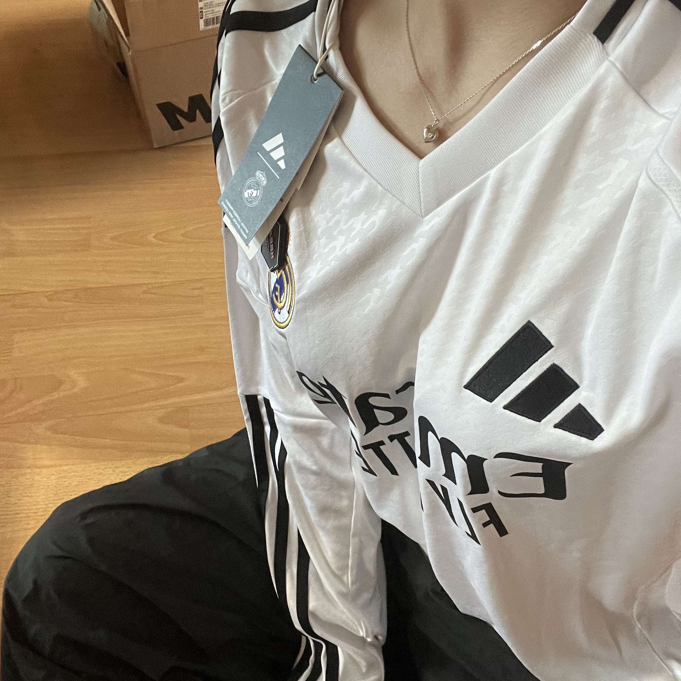 Adidas Real Madrid 2024/25 Home Long Sleeve Jersey White - KR Sizing (Non Marking Ver.) 착용 스타일 - 1