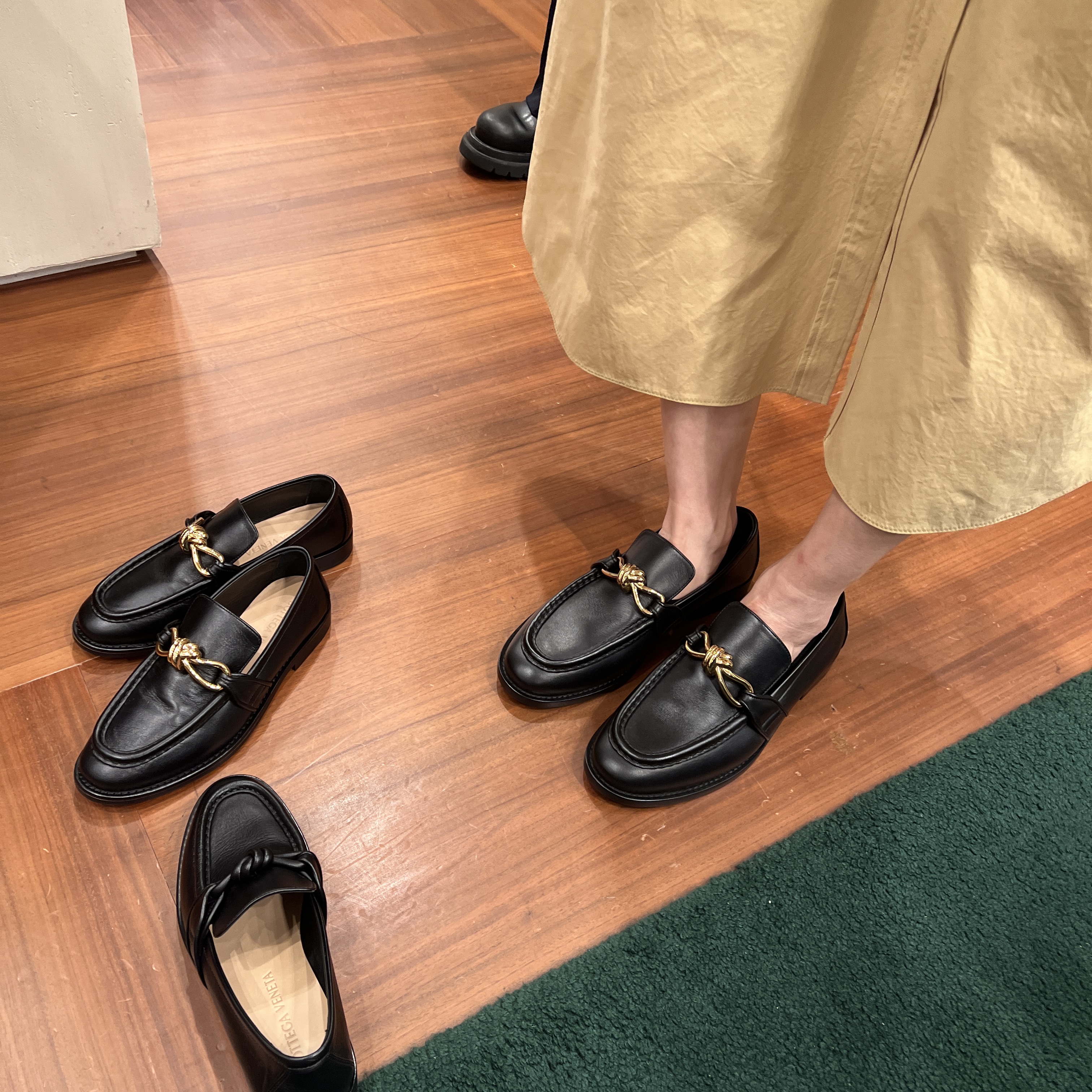 Bottega Veneta Astaire Loafer Black 착용 스타일