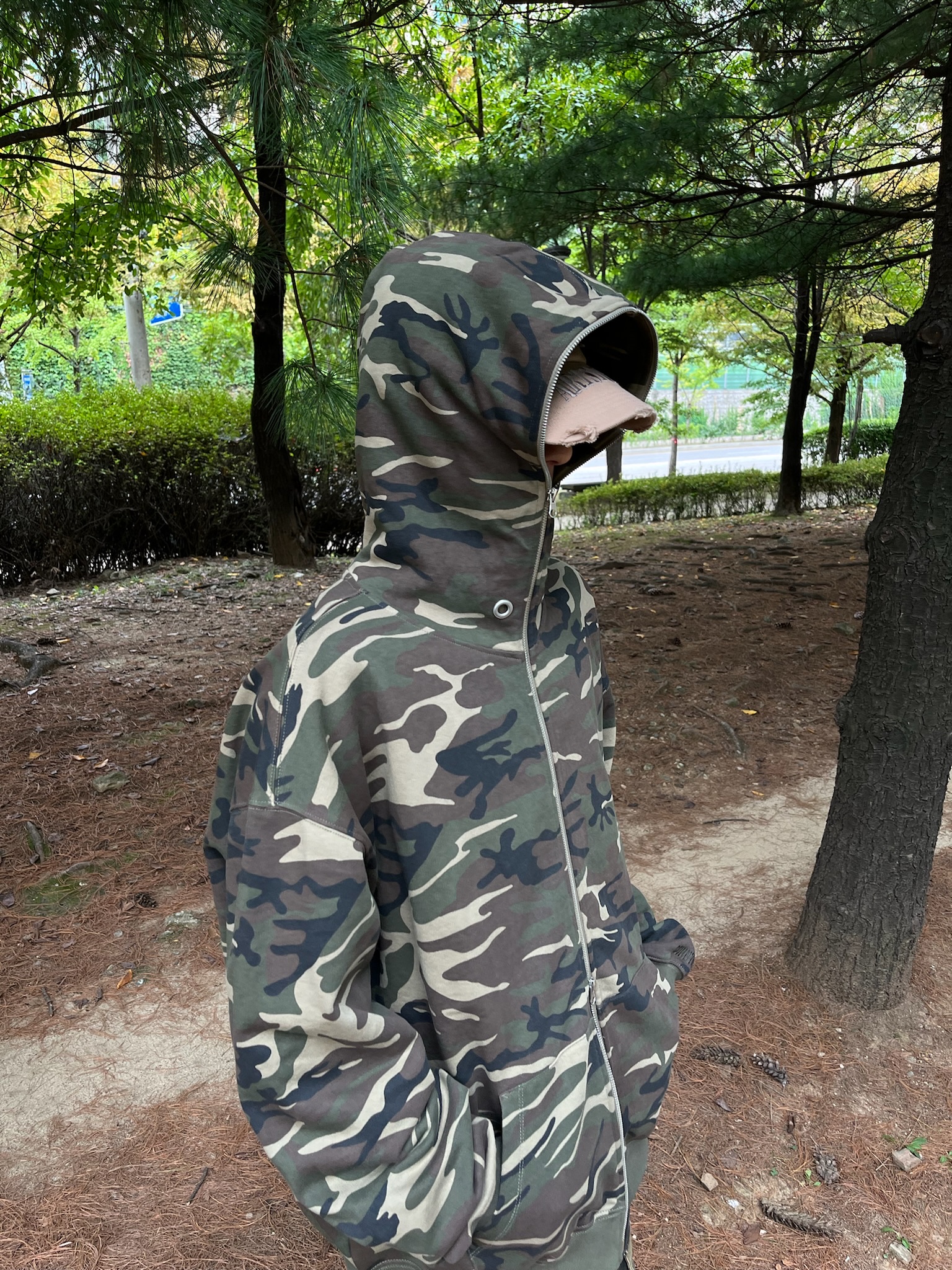 Converse Chuck 70 High Plus Egret, ETCE Cross Destroyed Cap Beige 착용 스타일 - 4