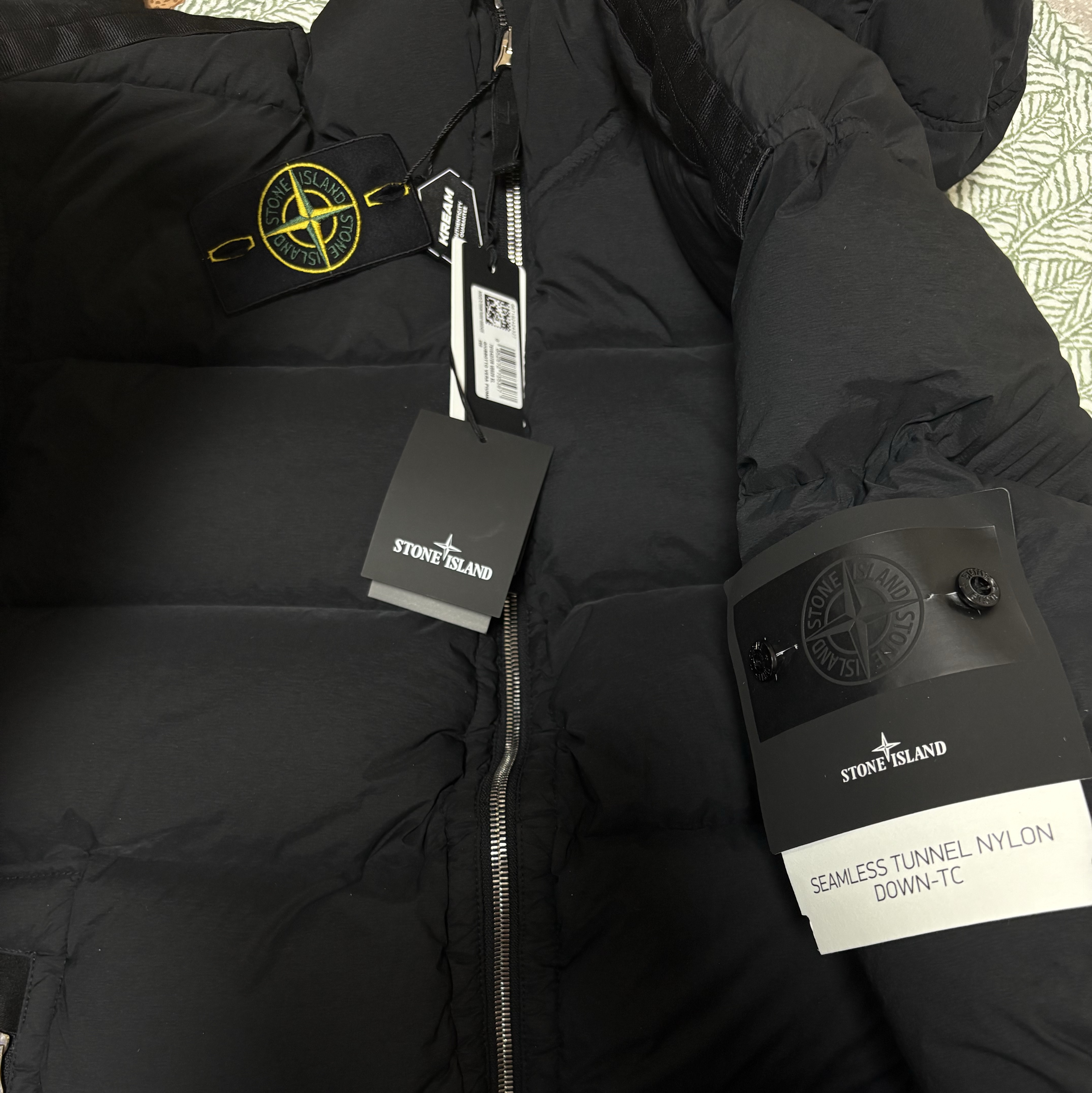 Stone Island 43728 Seamless Tunnel Nylon Down-TC Jacket Black - 23FW 착용 스타일 - 2