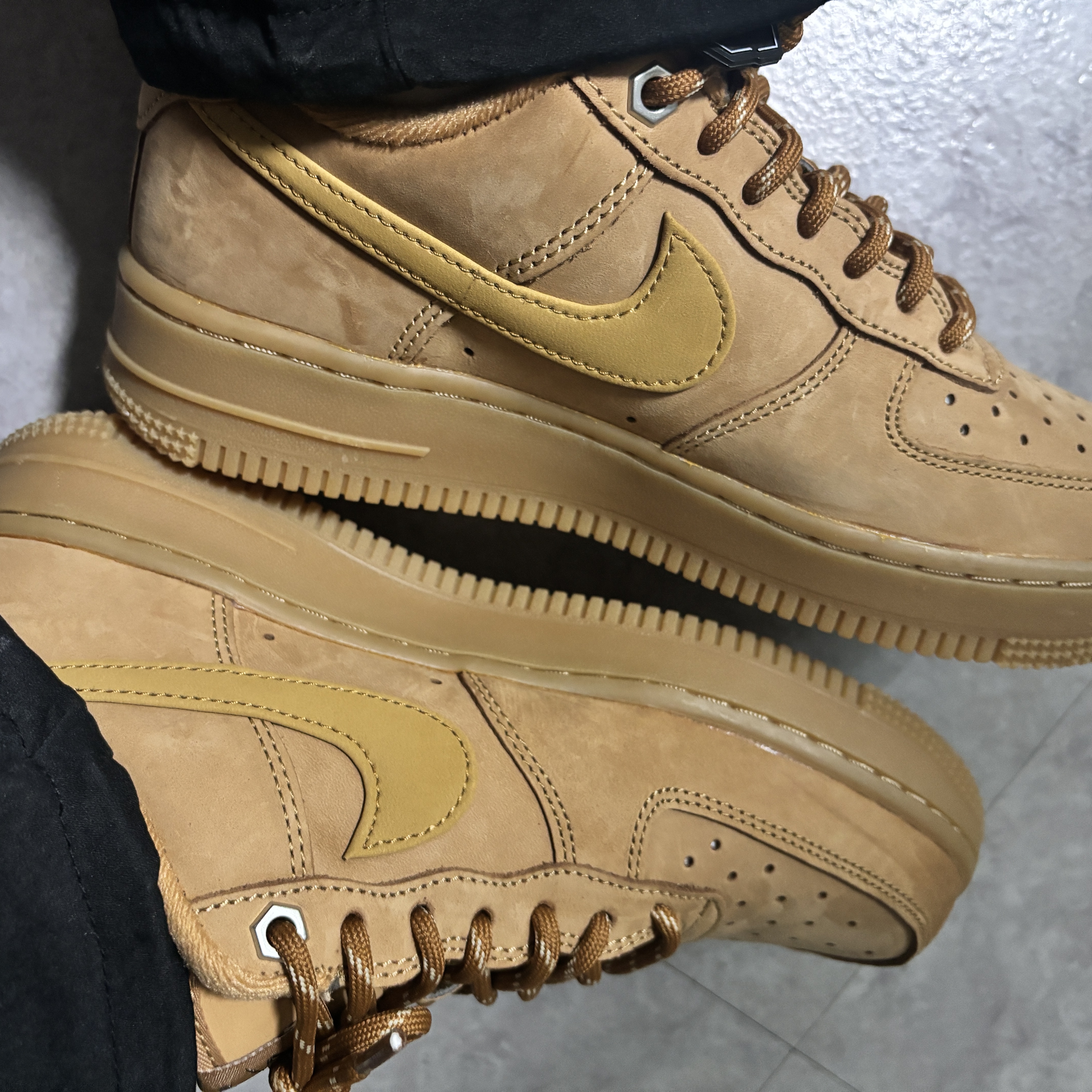 (W) Nike Air Force 1 '07 WB Flax Wheat 착용 스타일 - 1