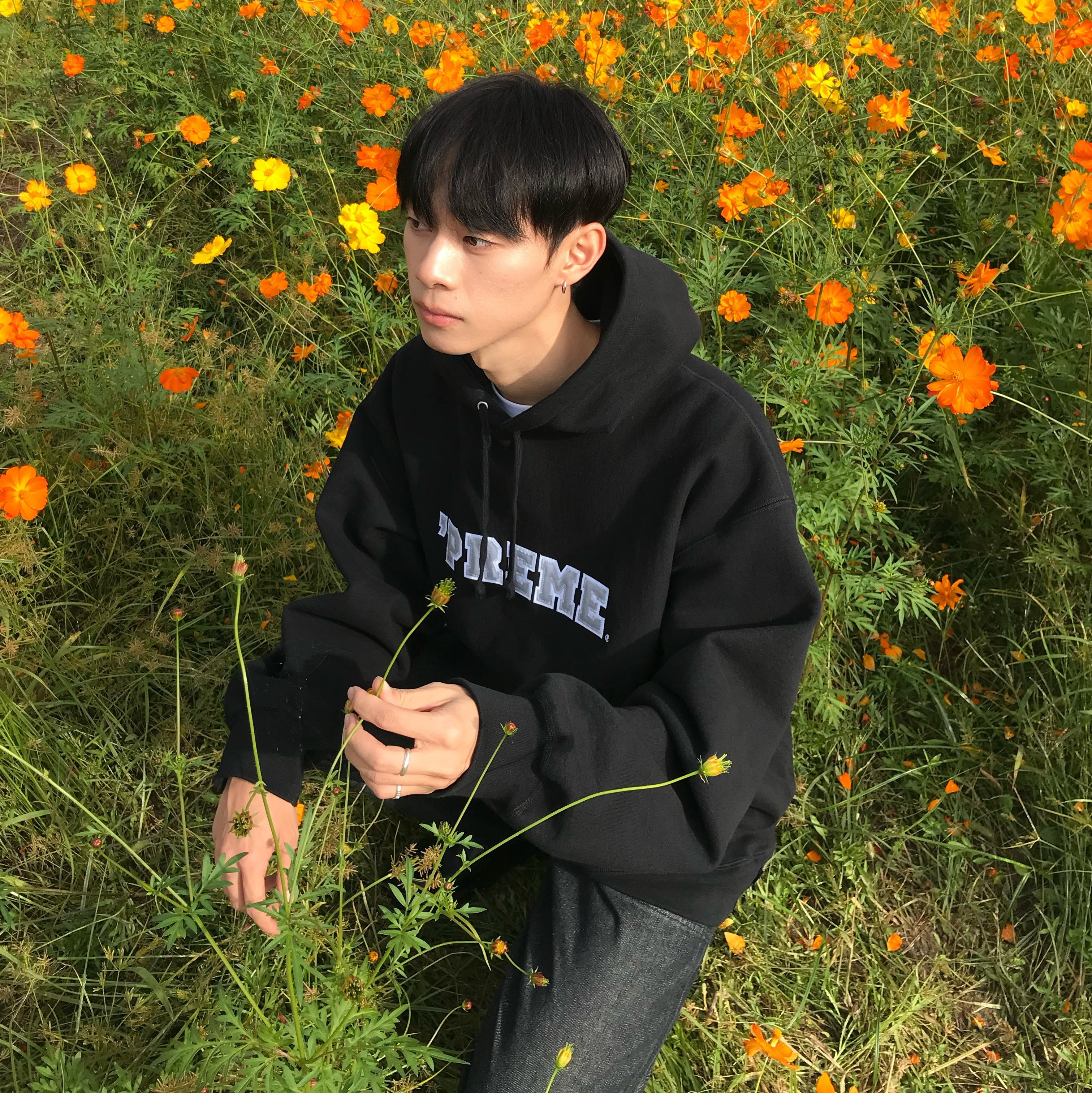 Supreme Preme Hooded Sweatshirt Black - 22FW 착용 스타일 - 1