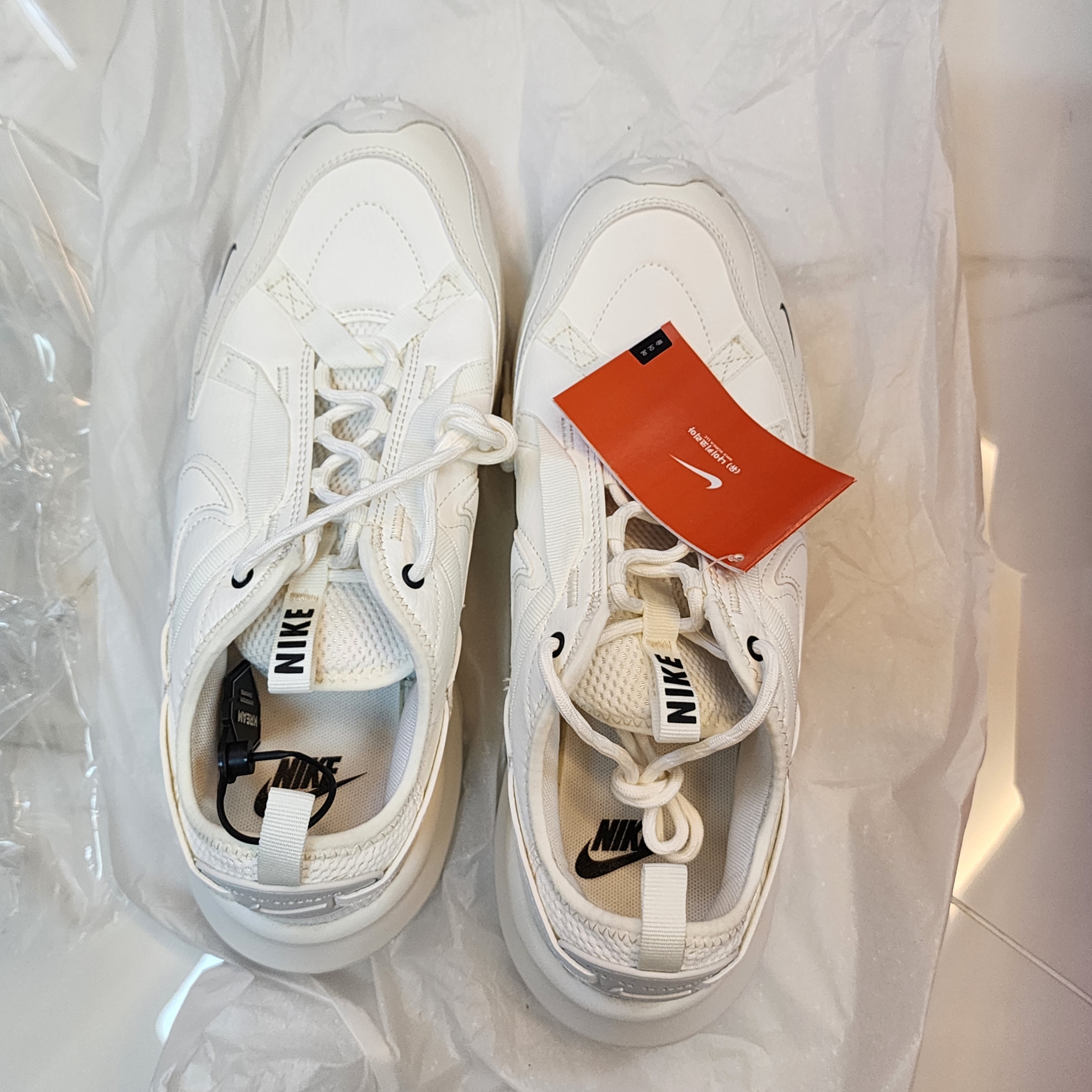 (W) Nike TC 7900 Summit White 착용 스타일