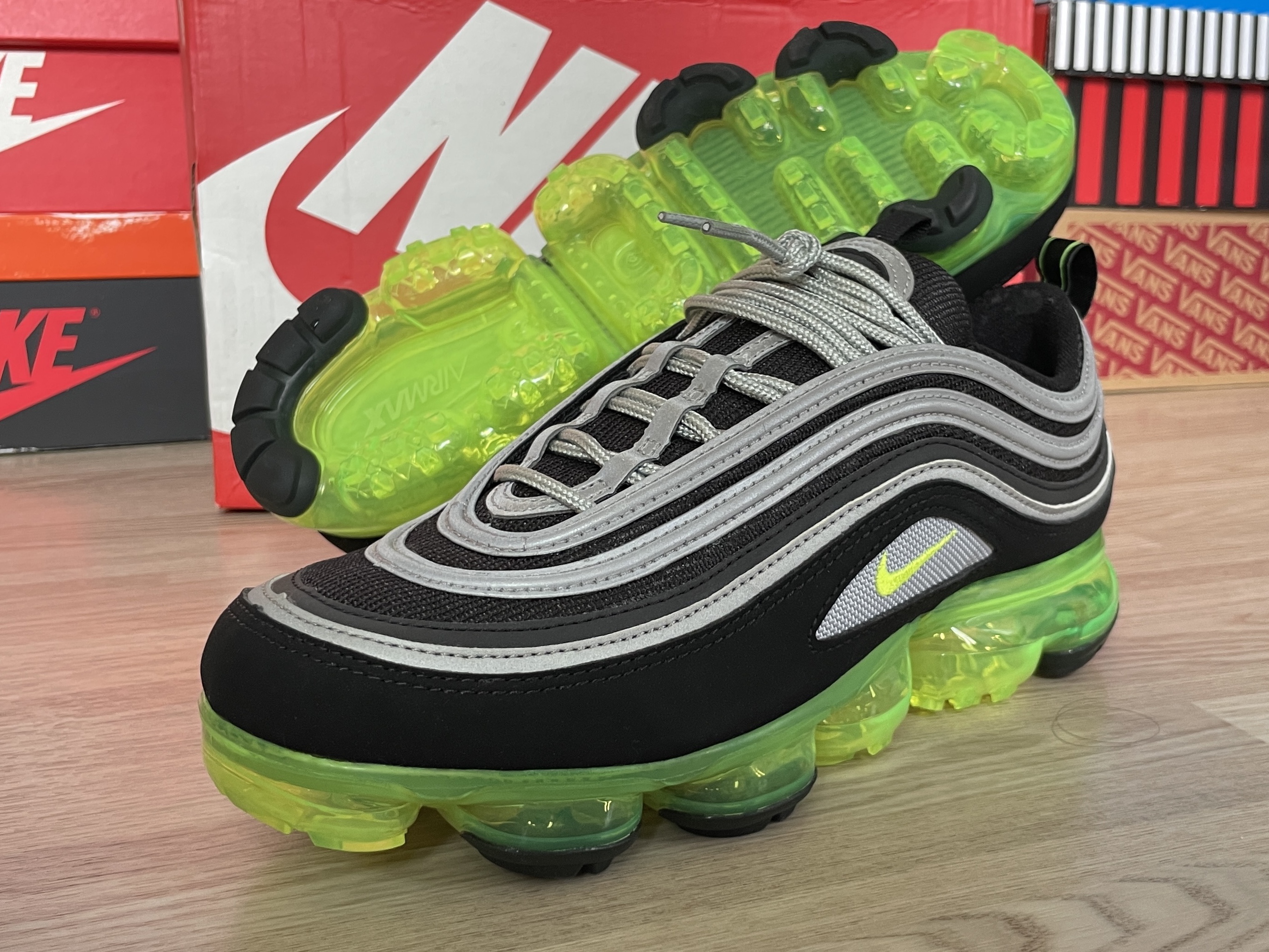 Nike Air VaporMax 97 Black Volt 착용 스타일 - 4