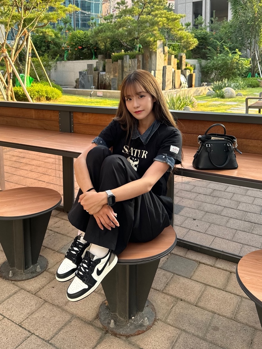 Maison Margiela 5AC Micro Bag Black, Jordan 1 Retro Low OG Mocha 착용 스타일 - 2