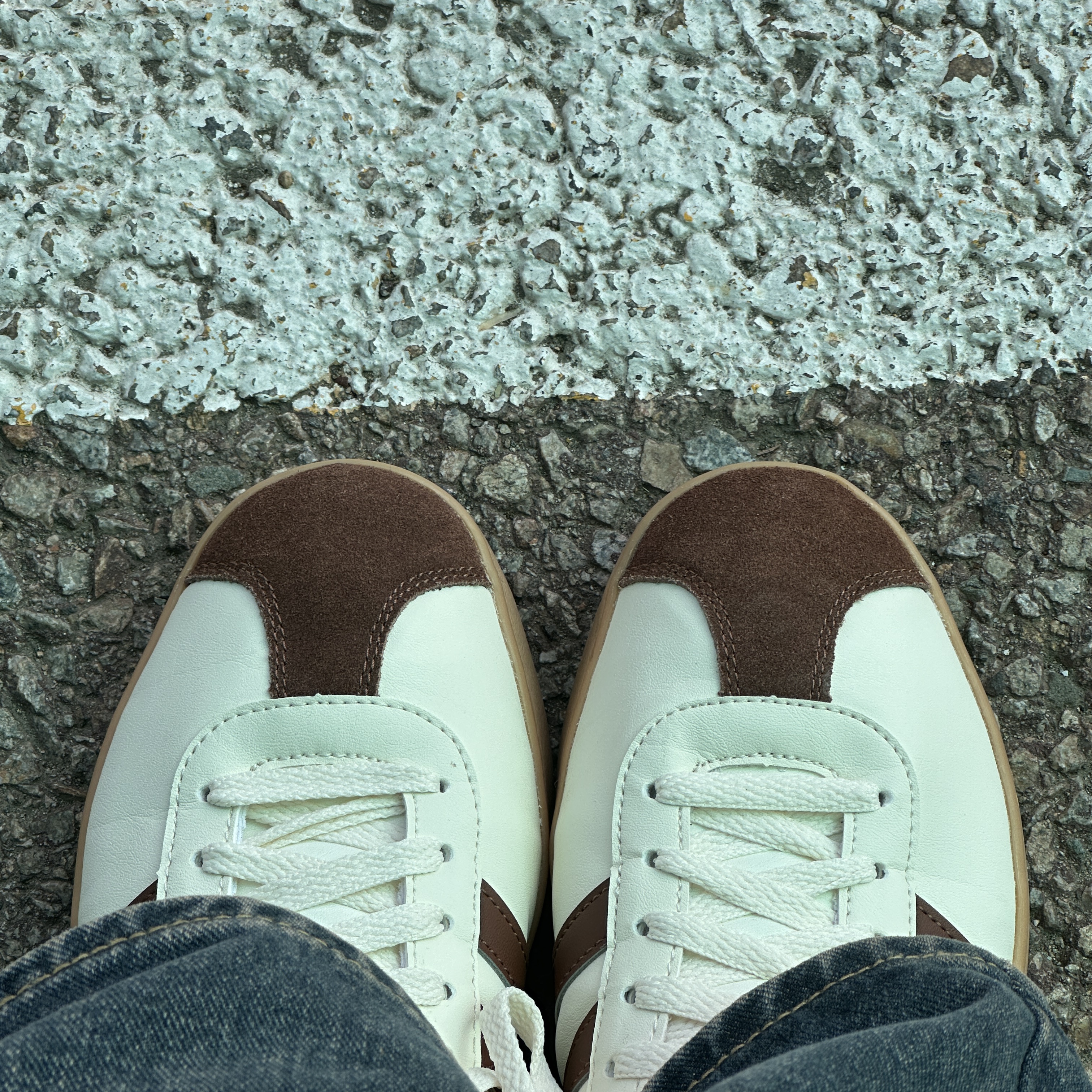 Adidas VL Court 2.0 Cream Brown 착용 스타일