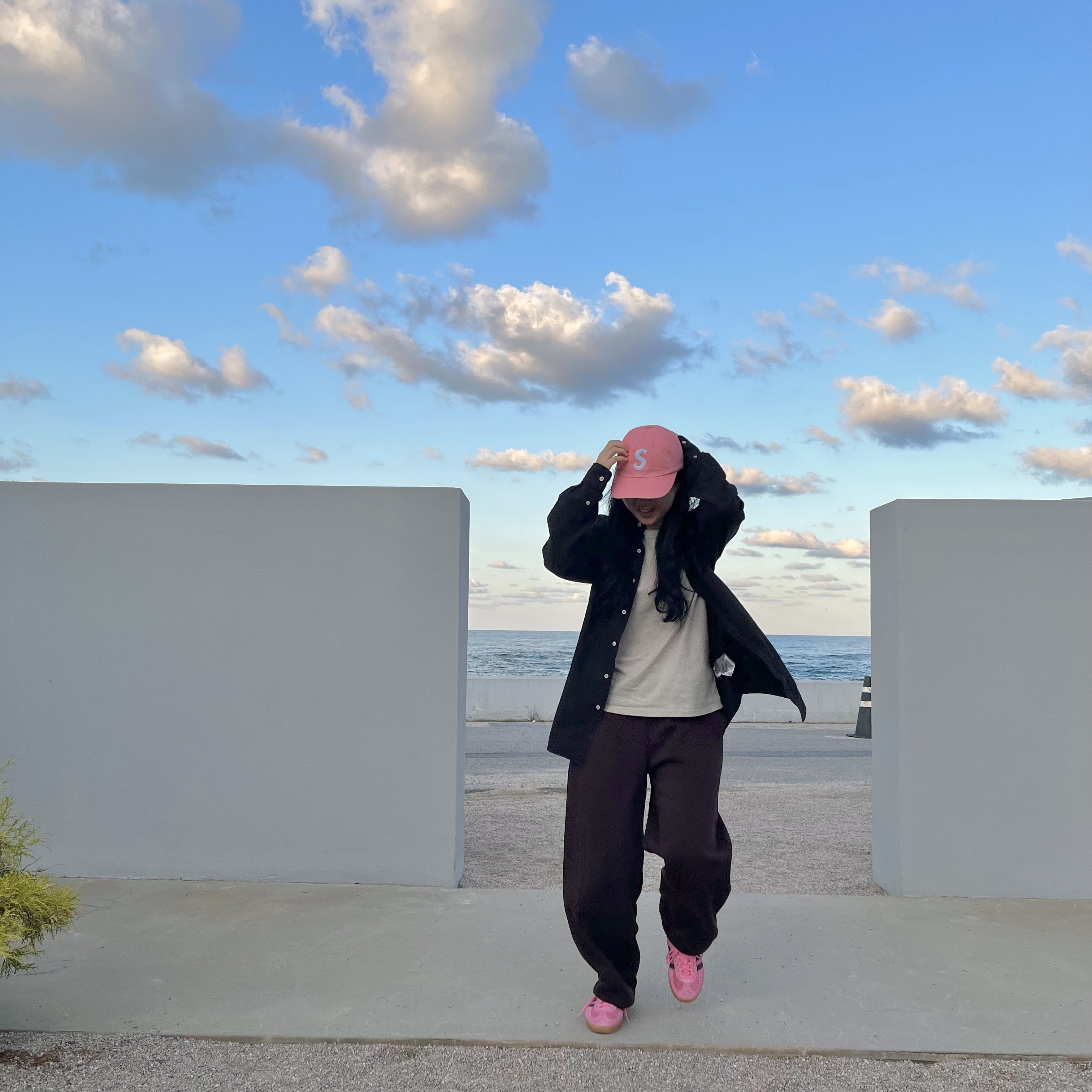 (W) Adidas Gazelle Indoor Bliss Pink, Supreme Pigment S Logo 6-Panel Bright Pink - 24FW 착용 스타일