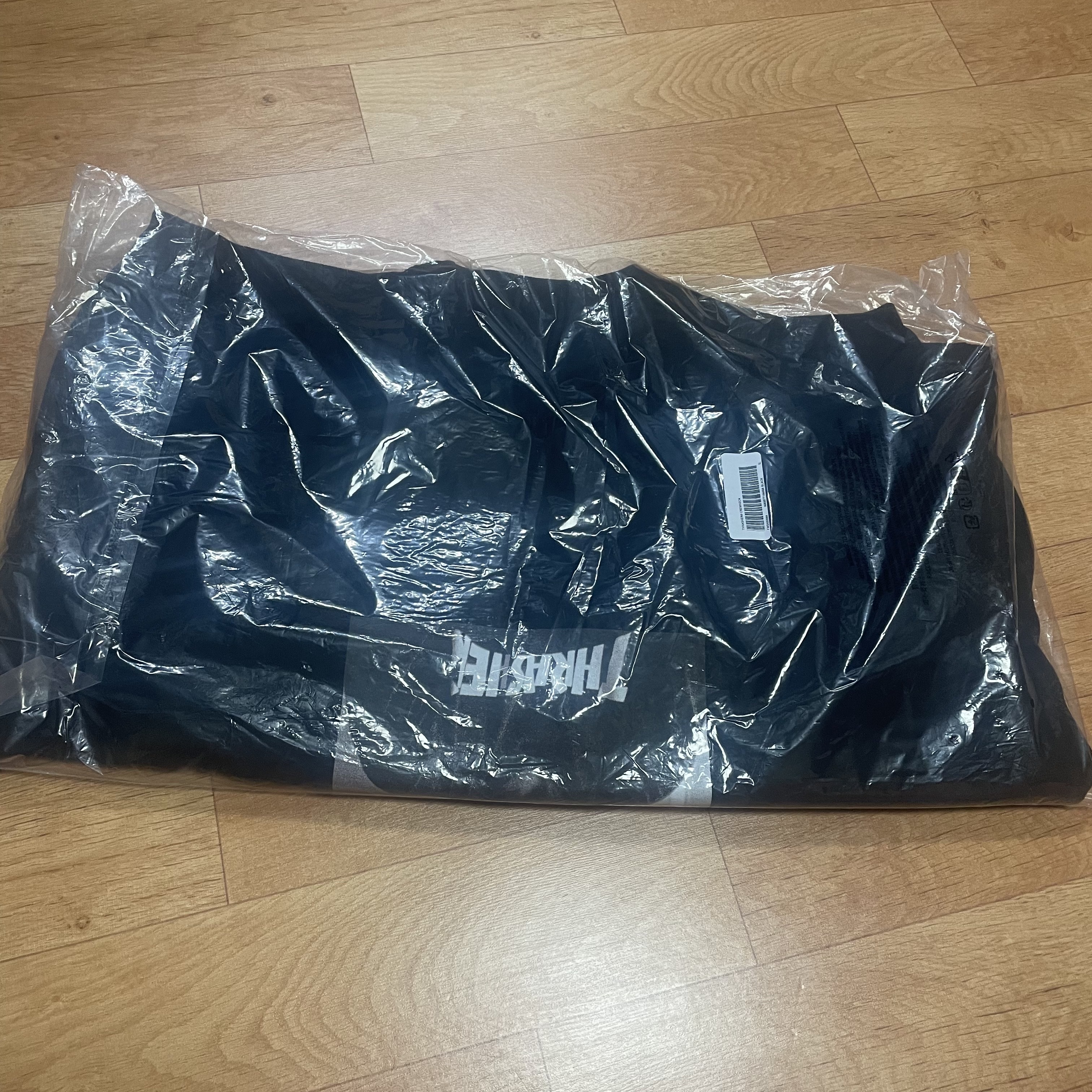 Supreme x Thrasher Crewneck Black - 24FW, Supreme x Thrasher Sweater Orange - 24FW 착용 스타일 - 1