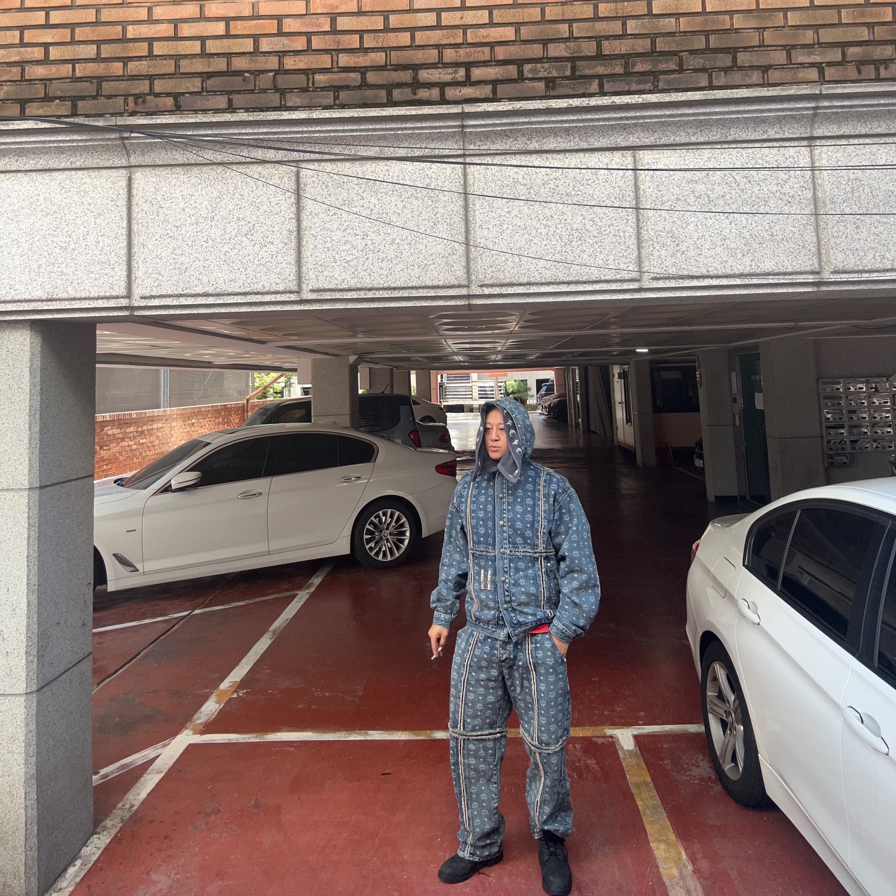 Thug Club x MCM Bullet Denim Jacket Blue, Thug Club x MCM Zip Denim Pants Blue 착용 스타일 - 2