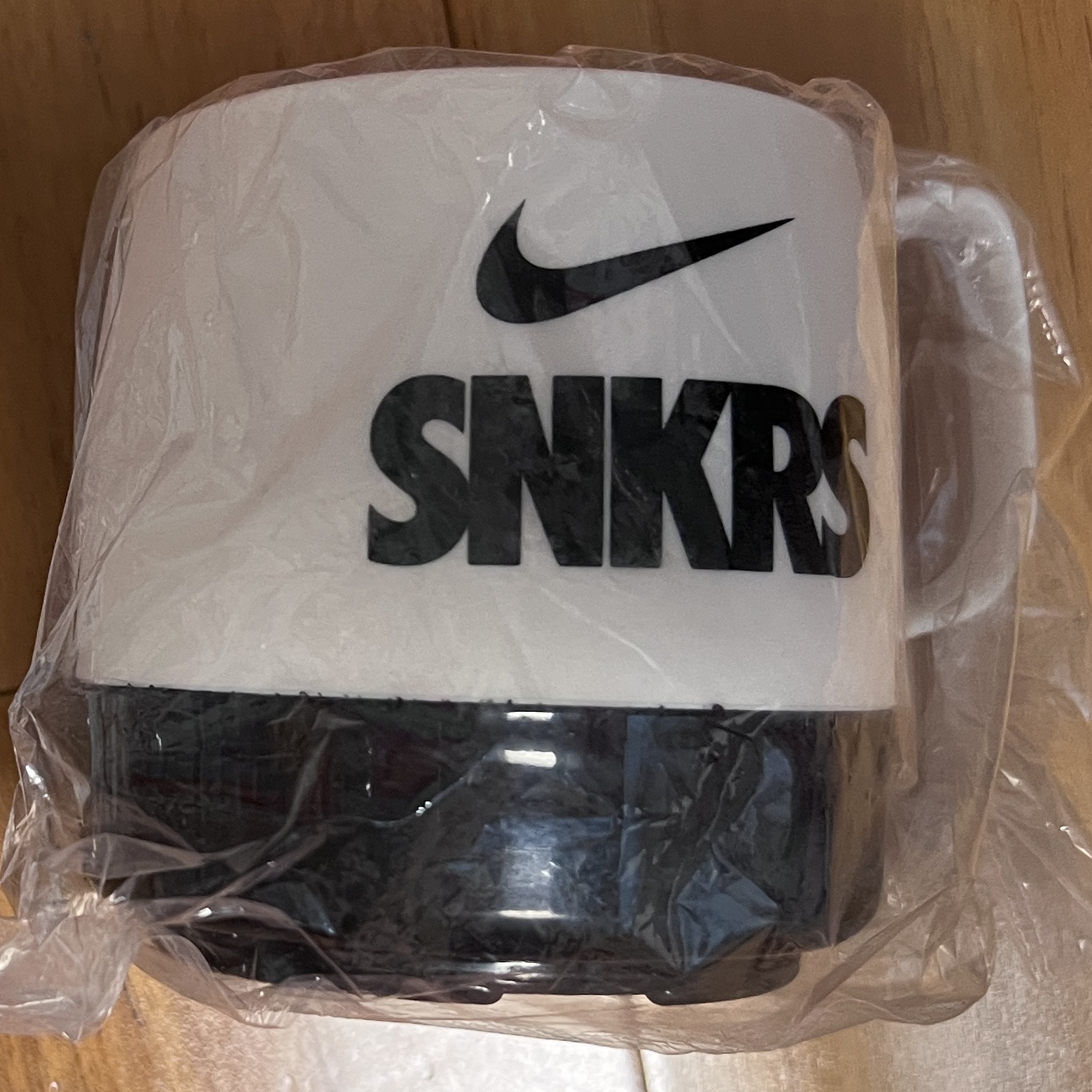 Helinox x Nike SNKRS Lounge Souvenir Dinex Mug Black White 착용 스타일