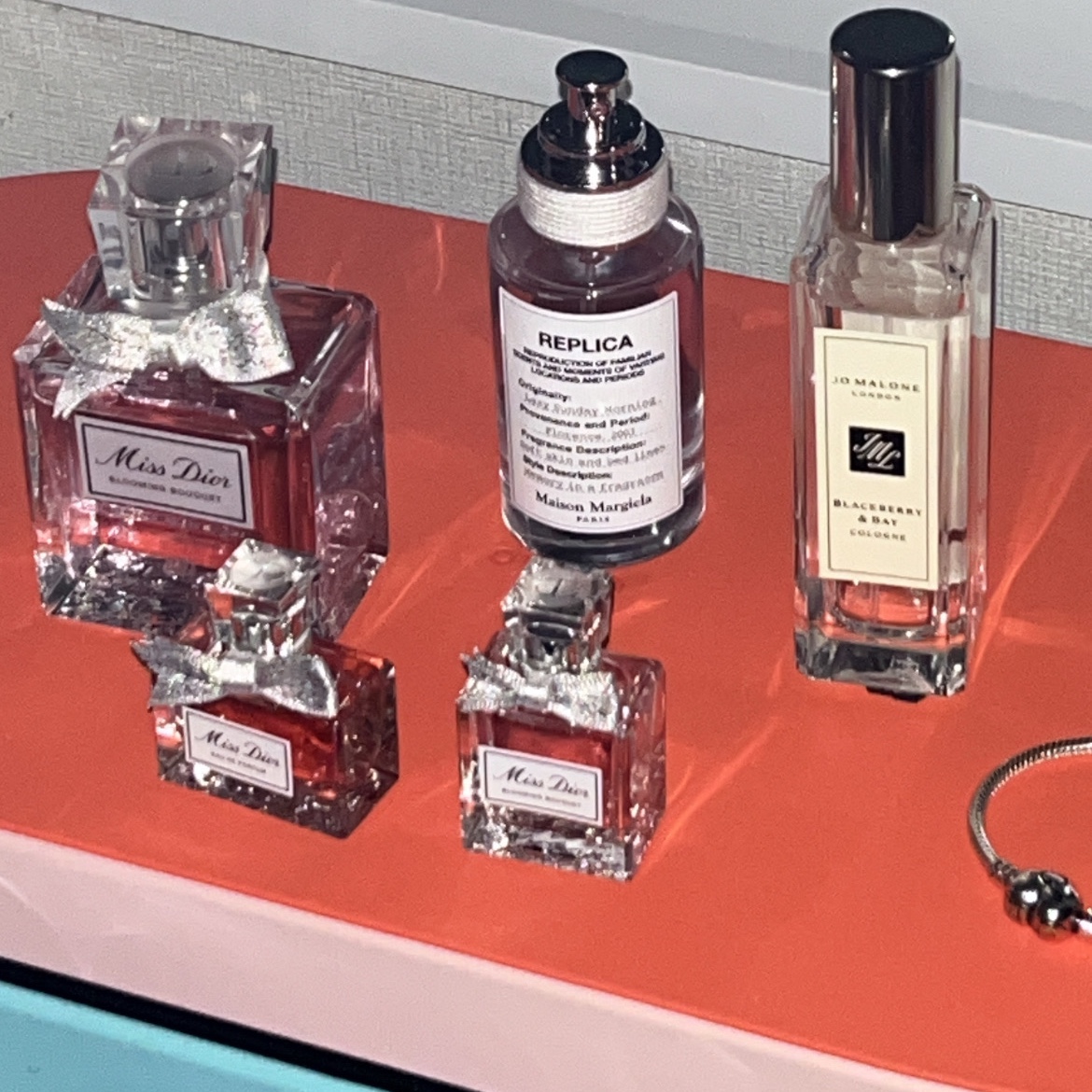 Dior Miss Dior Blooming Bouquet Eau De Toilette 100ml, Maison Margiela Replica Lazy Sunday Morning Eau De Toilette 30ml 착용 스타일