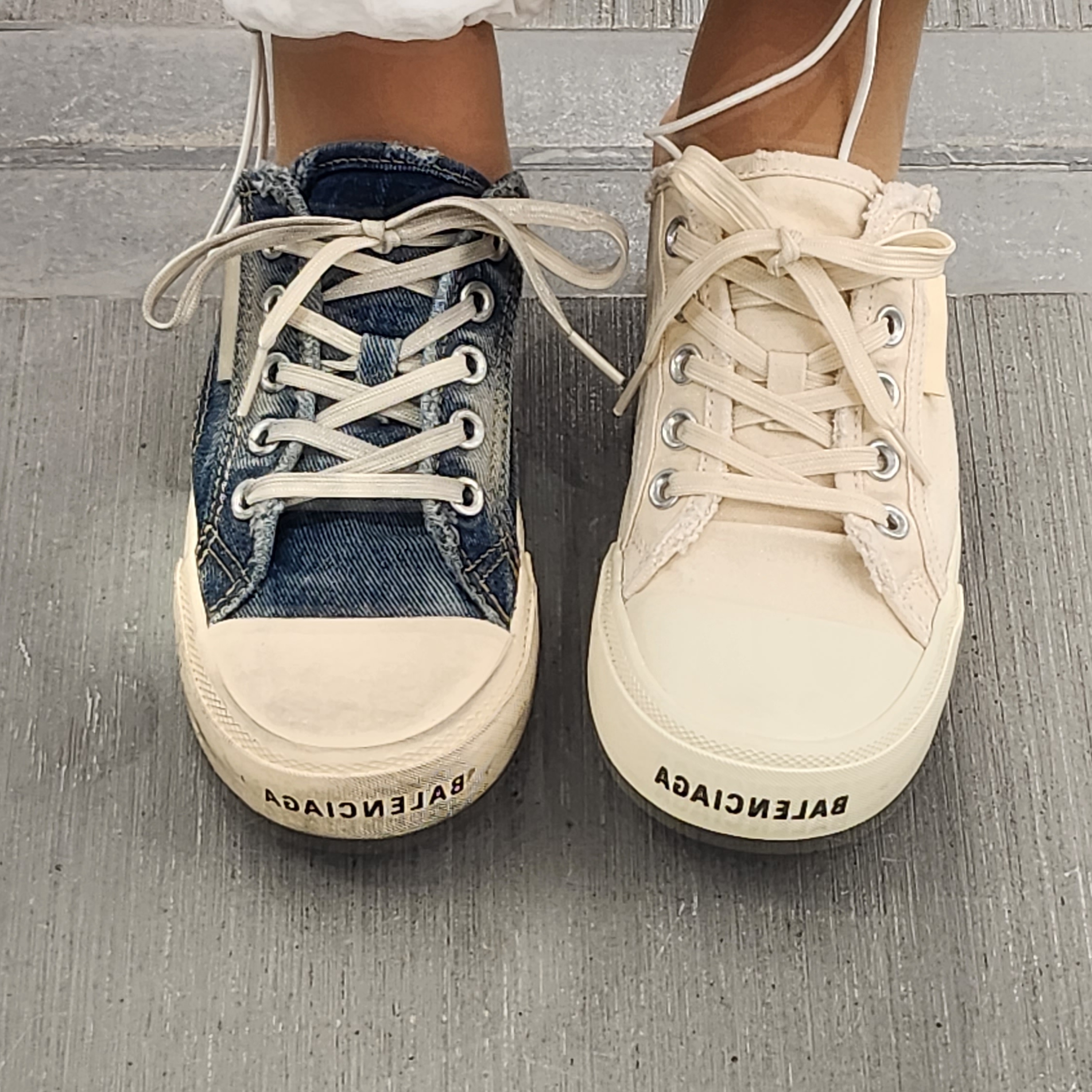(W) Balenciaga Paris Mule Blue, (W) Balenciaga Paris Mule White 착용 스타일 - 2