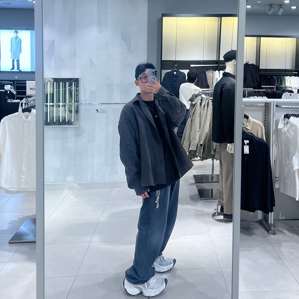 Balenciaga 10XL Sneakers White Grey Silver Black, Nonnod Cropped Flexible String Check Shirt Brown 착용 스타일 - 3