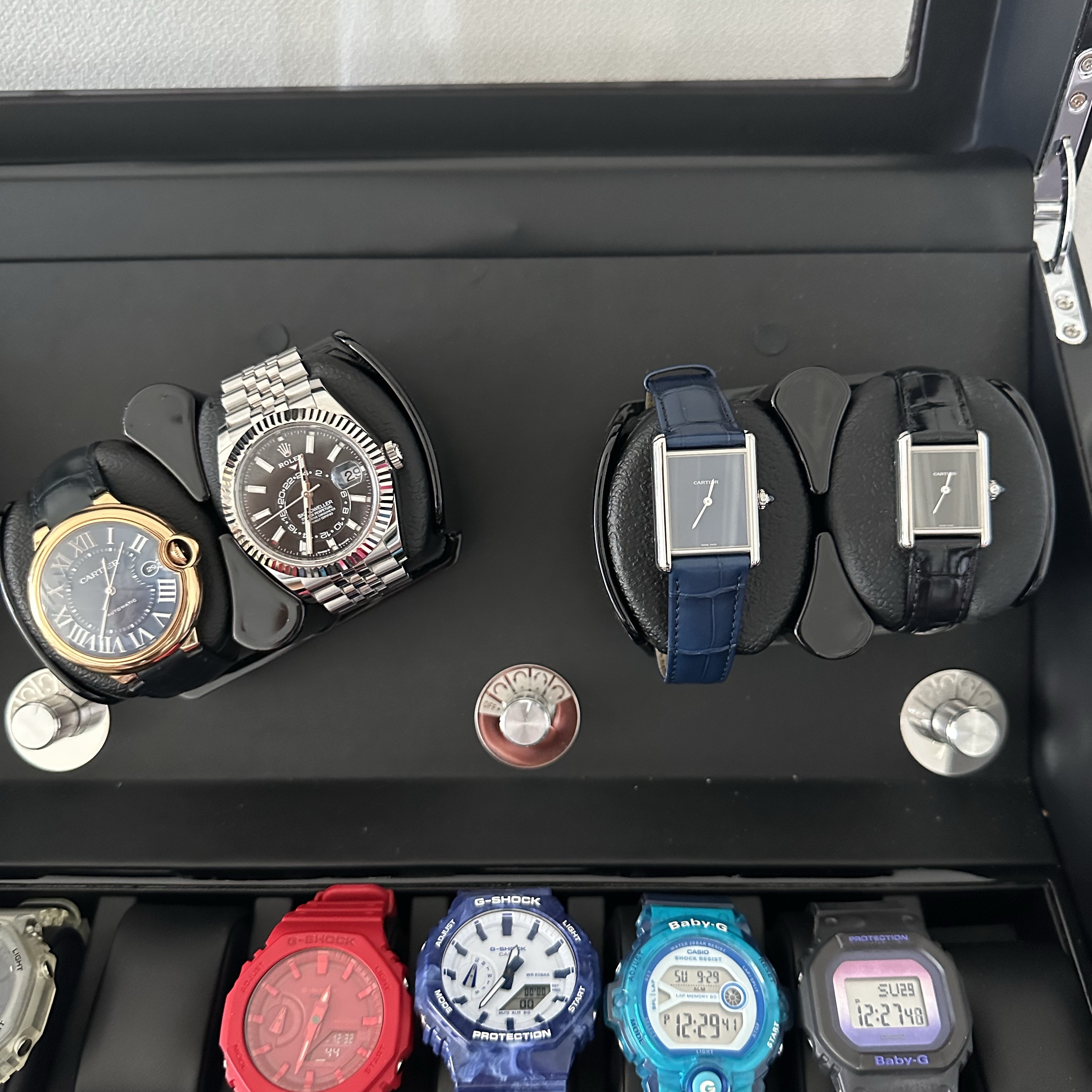 Cartier Tank Must Watch Large Quartz Steel Alligator Skin Blue, Rolex Sky-Dweller 42mm 336934 Bright Black Jubilee 착용 스타일 - 1