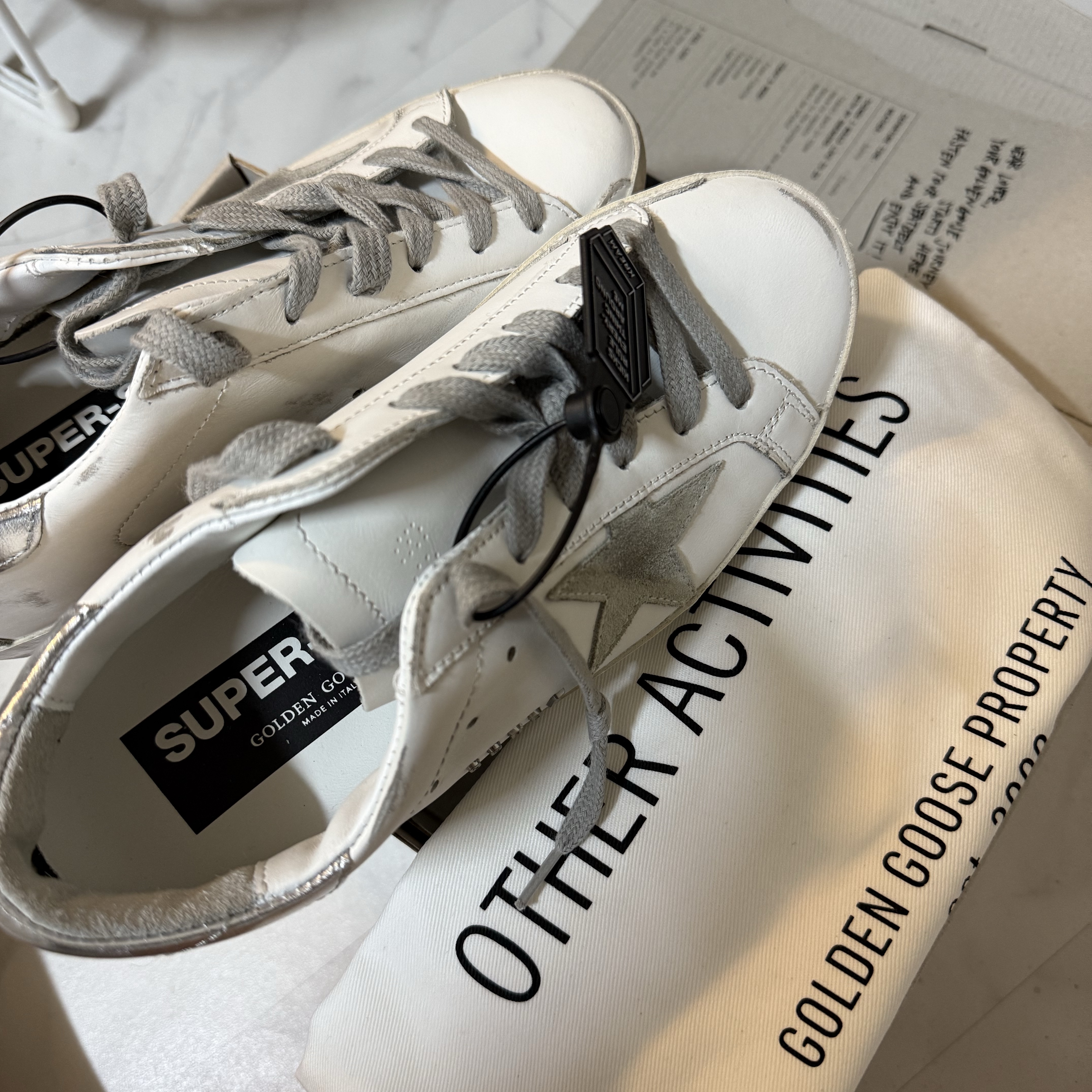 (W) Golden Goose Superstar White Silver Heel Tab Sneakers 착용 스타일