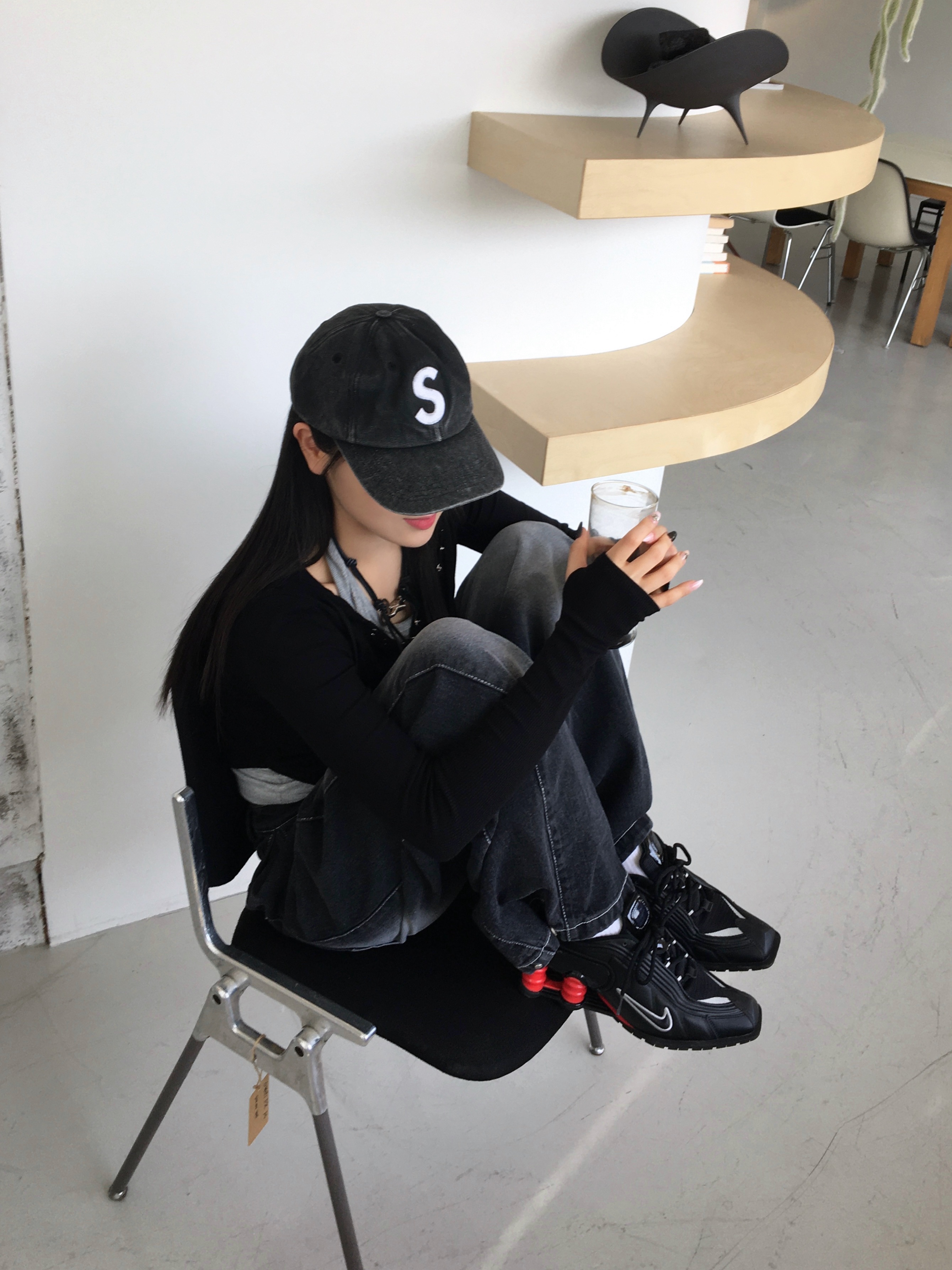Nike x Martine Rose Shox MR4 Black, Our Legacy Ladon Leather Keychain Black 착용 스타일