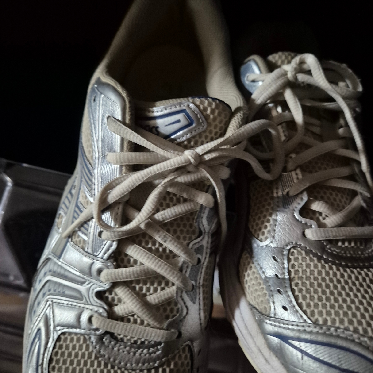 Asics Gel-Kayano 14 Cream Pure Silver 착용 스타일