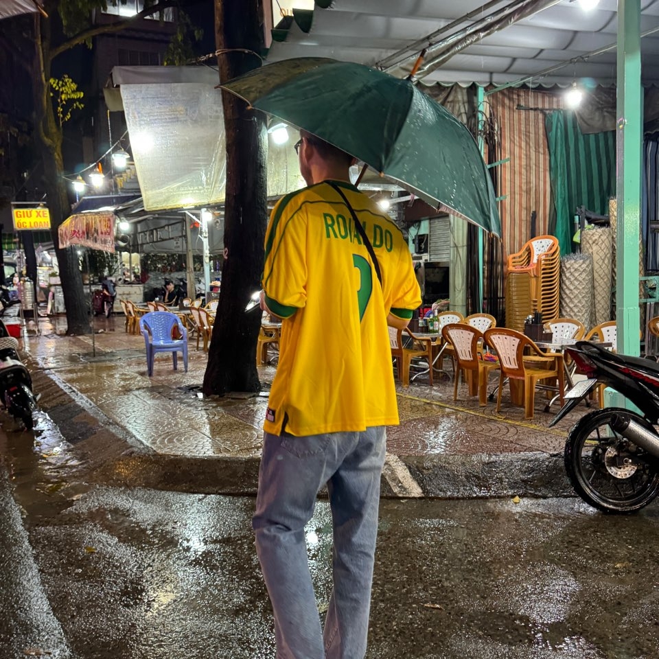 Nike Brazil 1998 Reissue Soccer Replica Jersey Varsity Maize Ronaldo (Marking Ver.), Arc'teryx Mantis 2 Waistpack 24K Black 착용 스타일 - 2