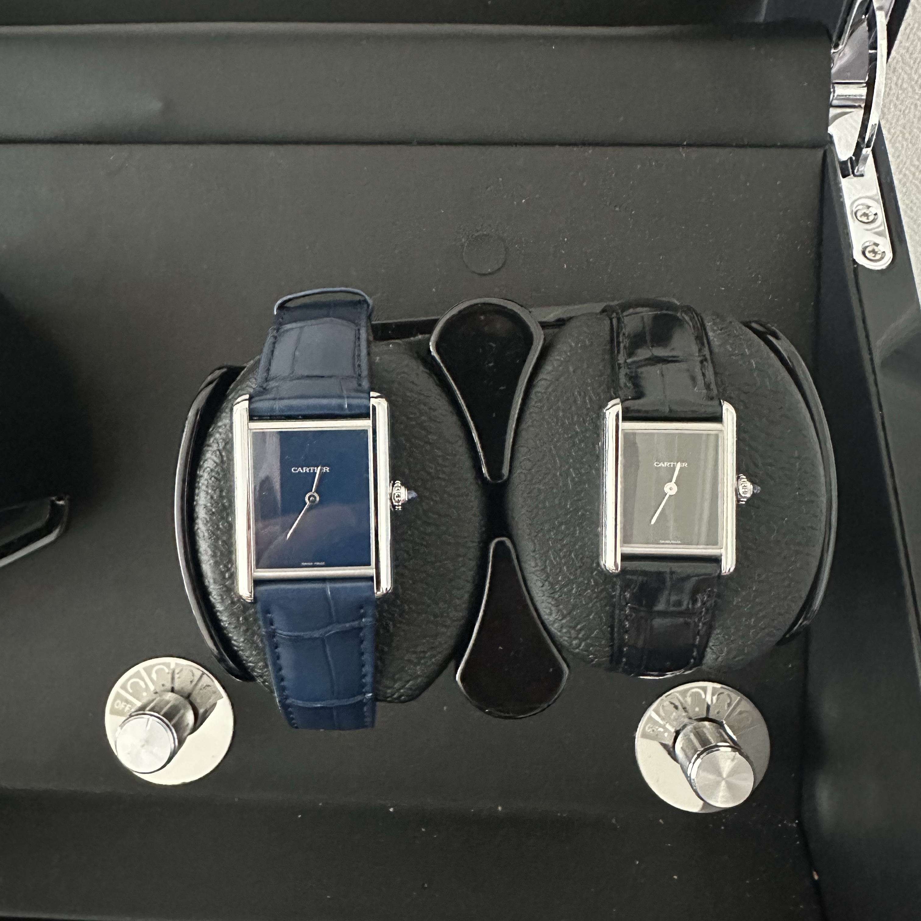 Cartier Tank Must Watch Large Quartz Steel Alligator Skin Blue, Rolex Sky-Dweller 42mm 336934 Bright Black Jubilee 착용 스타일 - 2