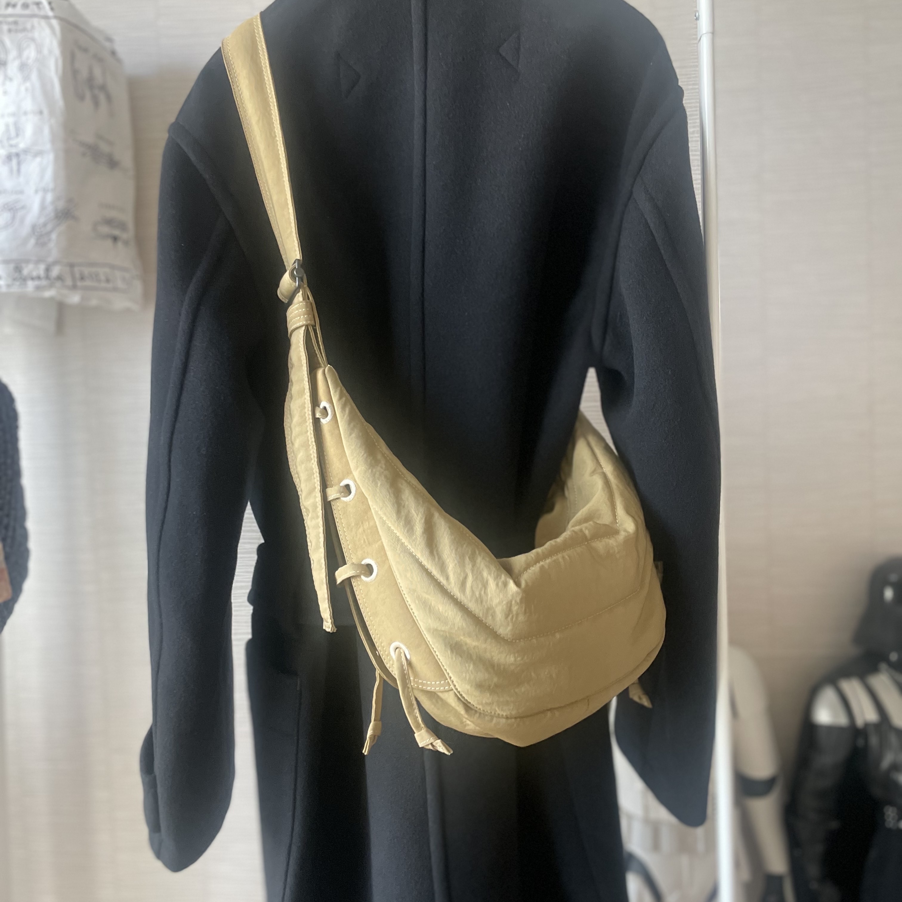 Lemaire Double Wool Wrap Coat Black 착용 스타일 - 3