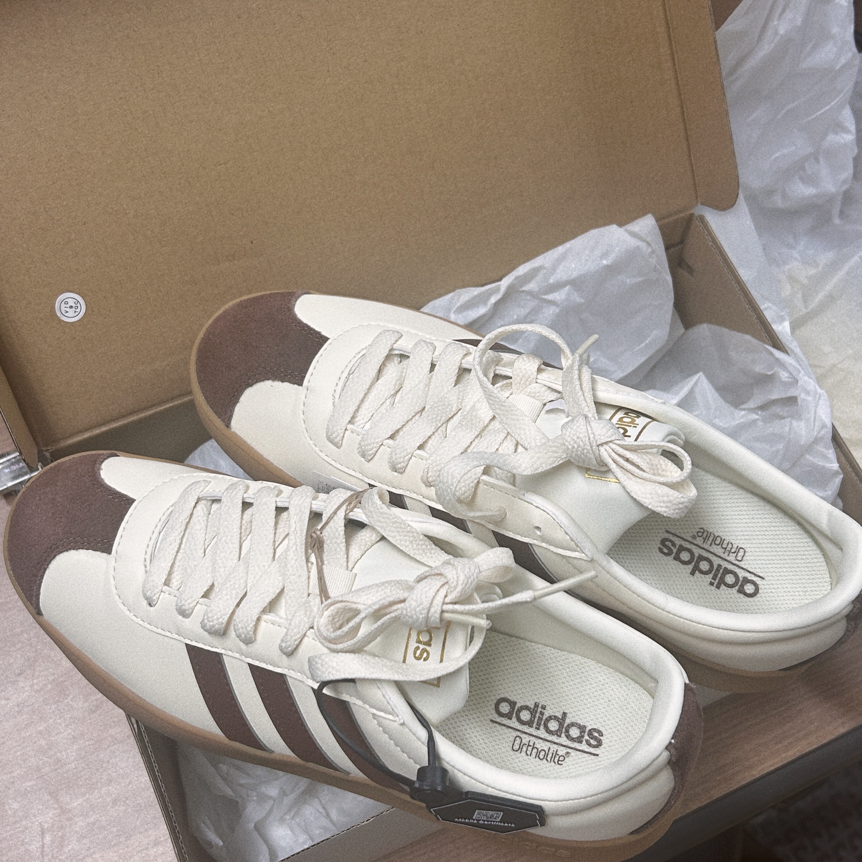 Adidas VL Court 2.0 Cream Brown 착용 스타일 - 1