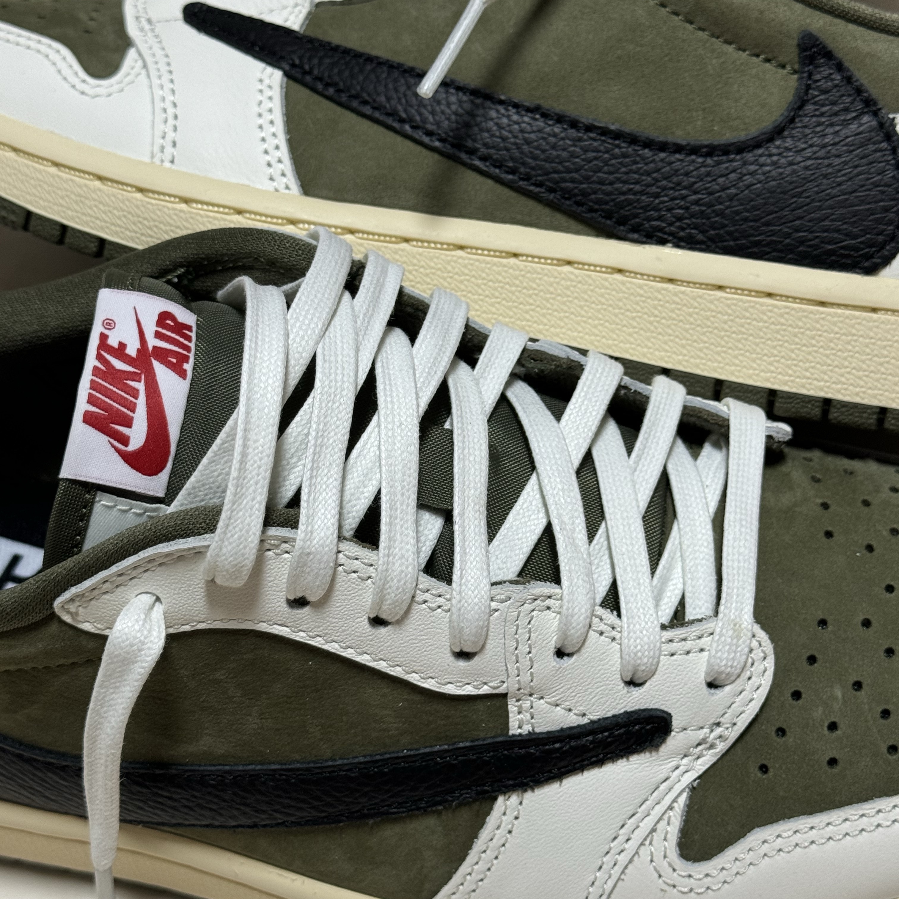 Jordan 1 x Travis Scott Retro Low OG SP Reverse Olive 착용 스타일