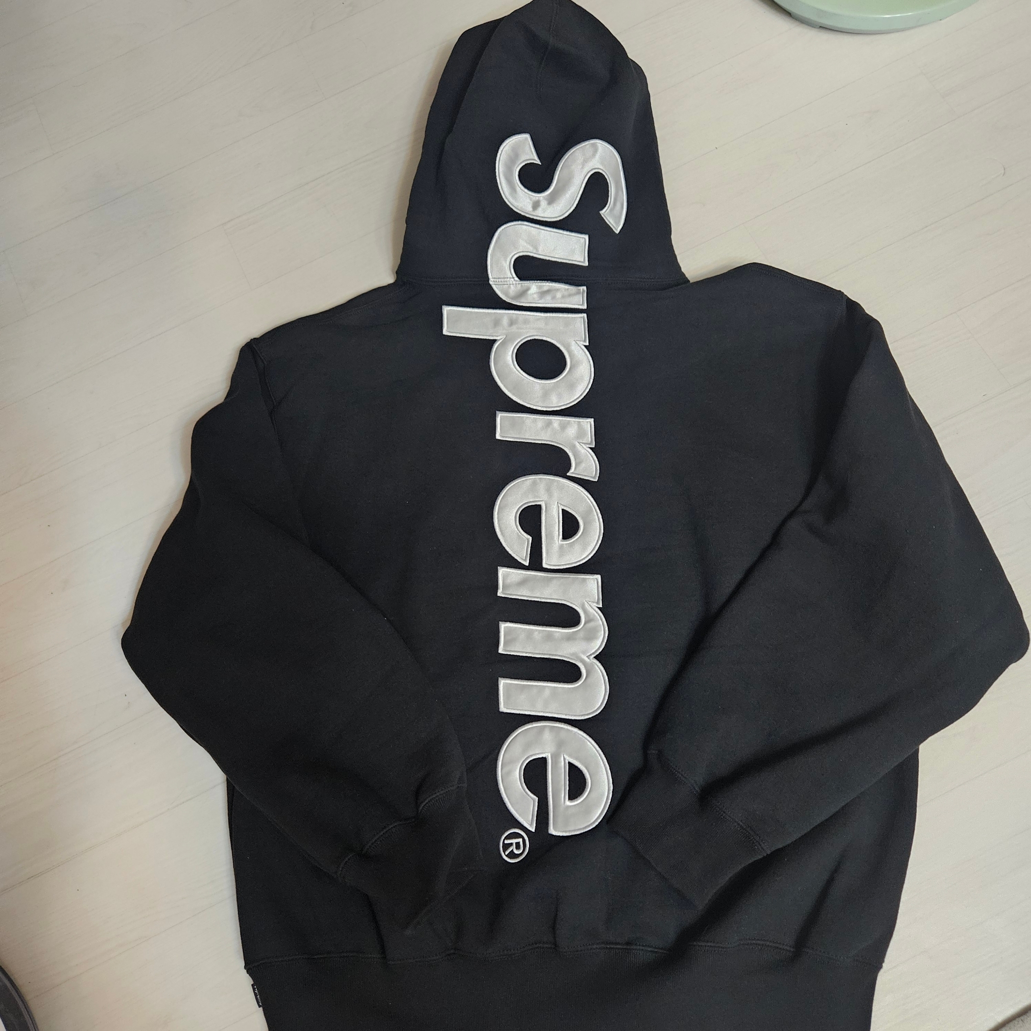 Supreme Satin Applique Hooded Sweatshirt Black - 24FW 착용 스타일