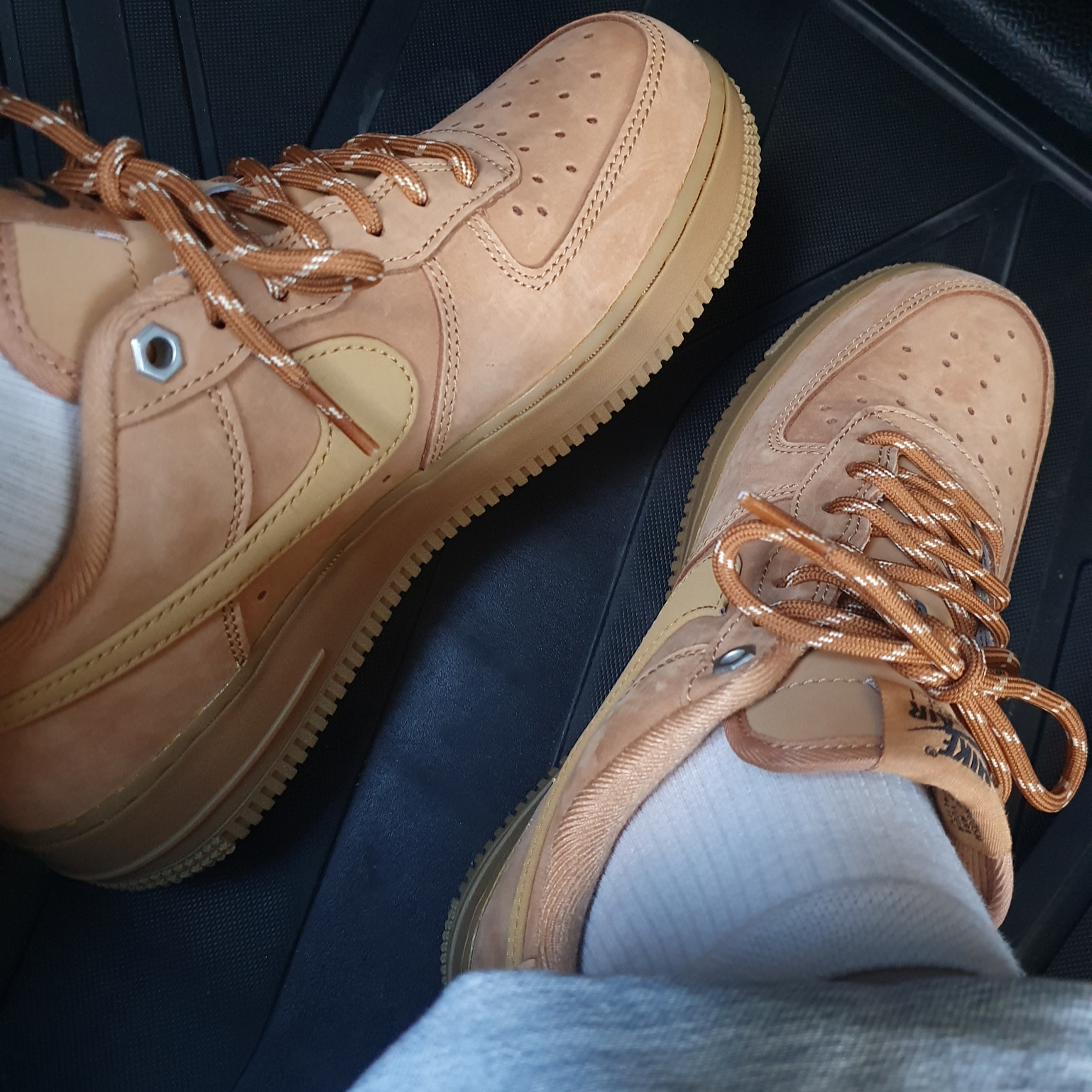 (W) Nike Air Force 1 '07 WB Flax Wheat 착용 스타일