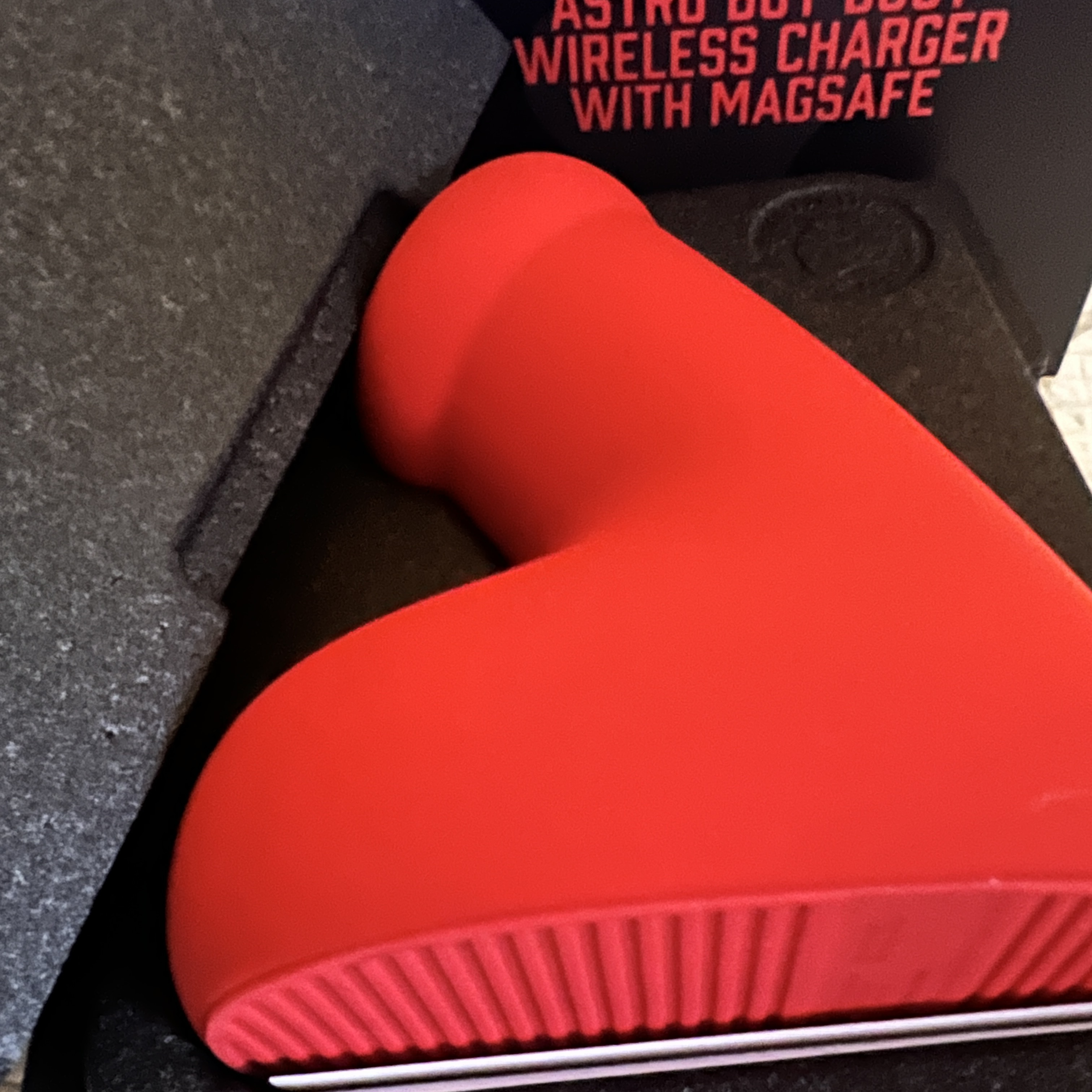Astroboy Edition Astroboy Redshoe Magsafe Charger 착용 스타일