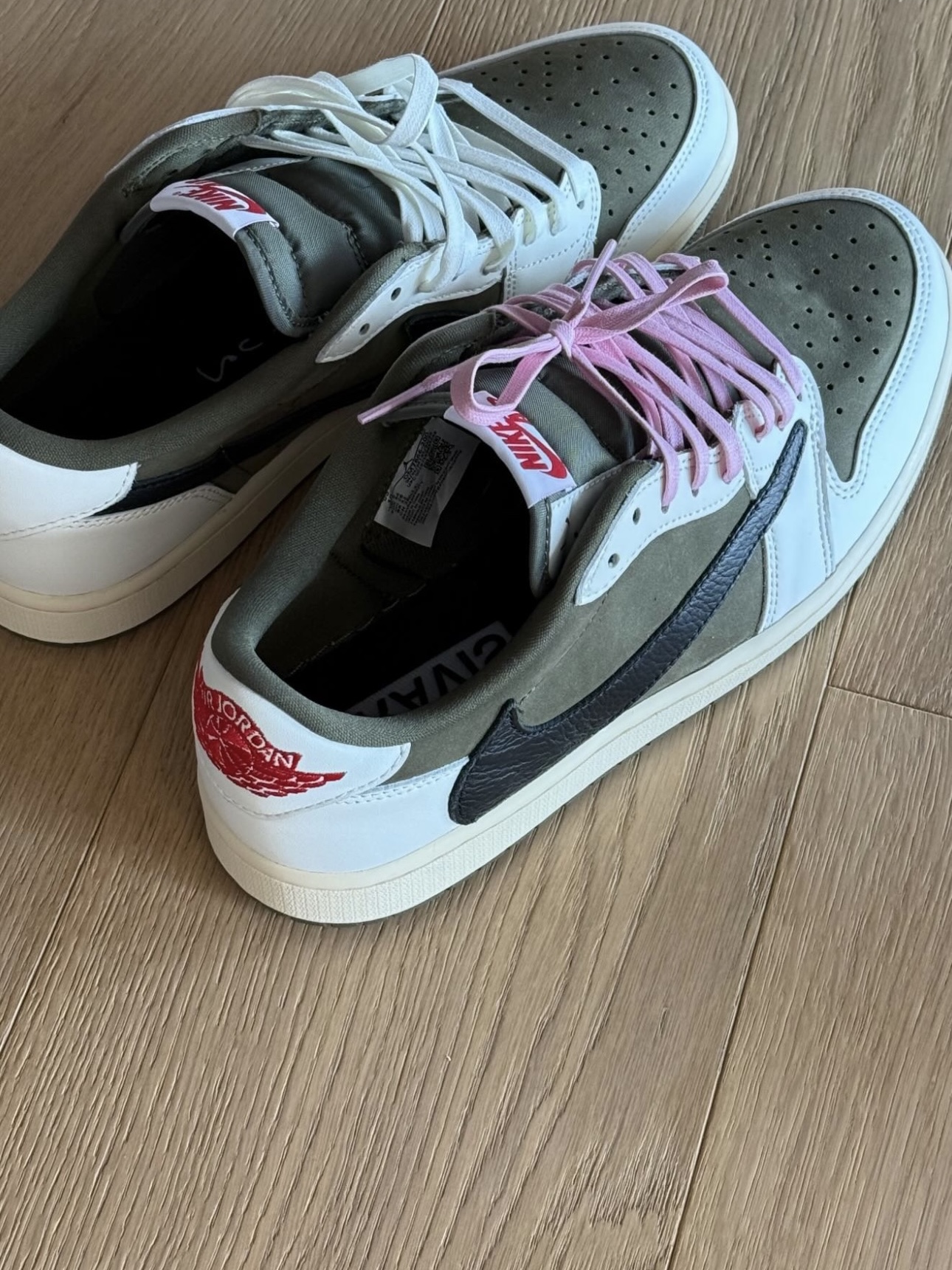 Jordan 1 x Travis Scott Retro Low OG SP Reverse Olive 착용 스타일