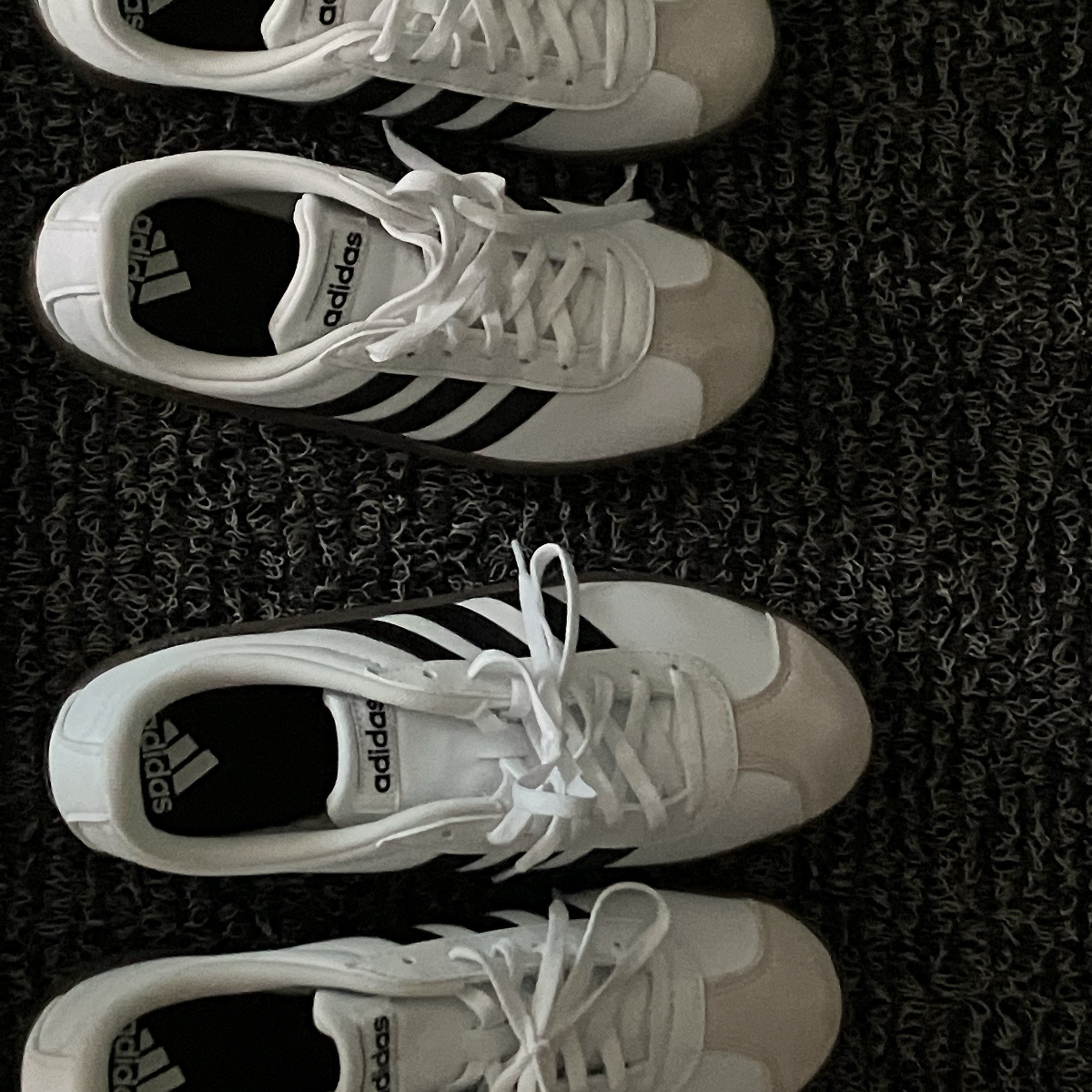 Adidas VL Court Base Cloud White Core Black 착용 스타일