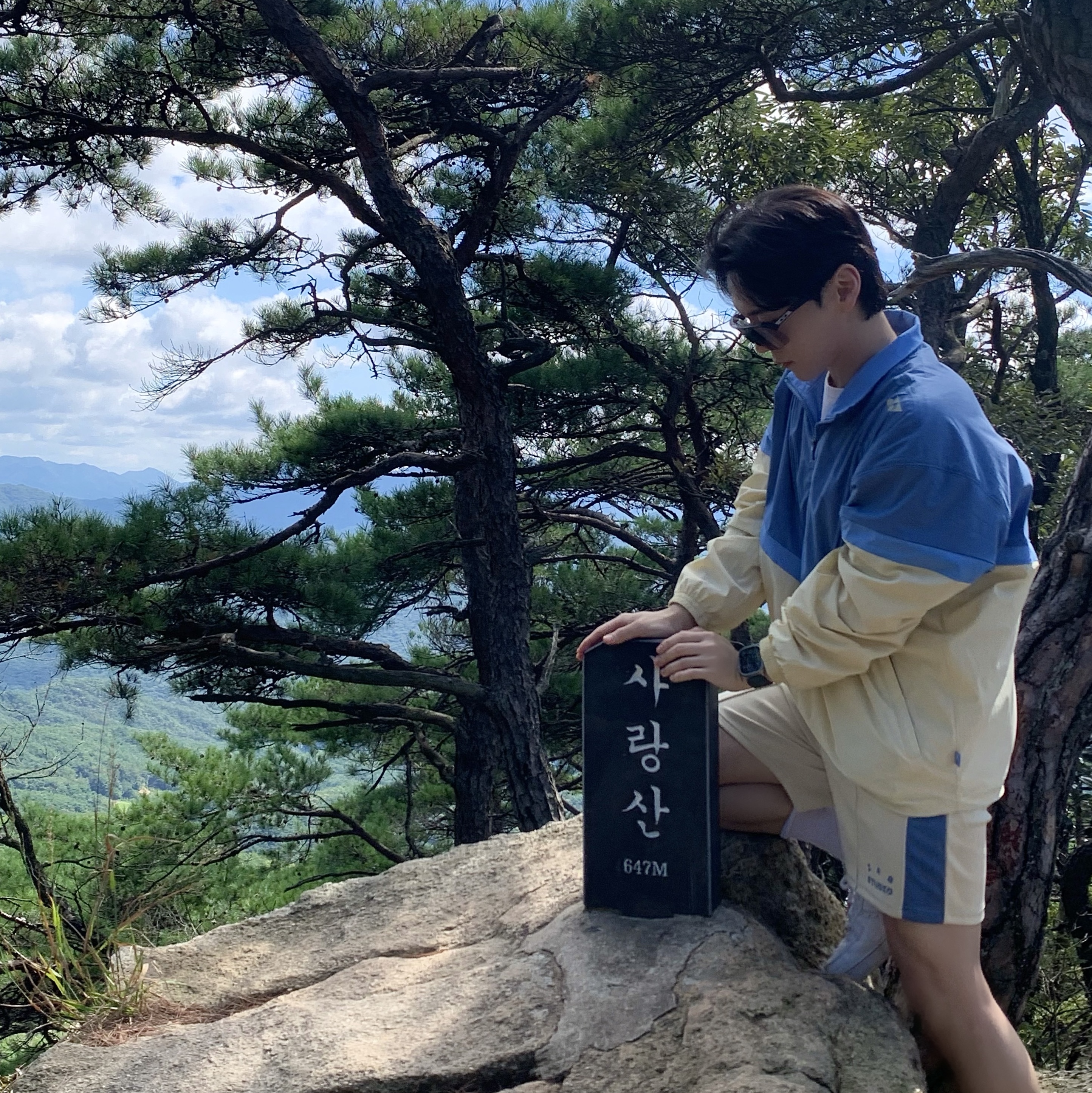 IAB Studio x Yonex Woven Pullover Blue, IAB Studio x Yonex Game Shorts Reed Yellow 착용 스타일 - 1