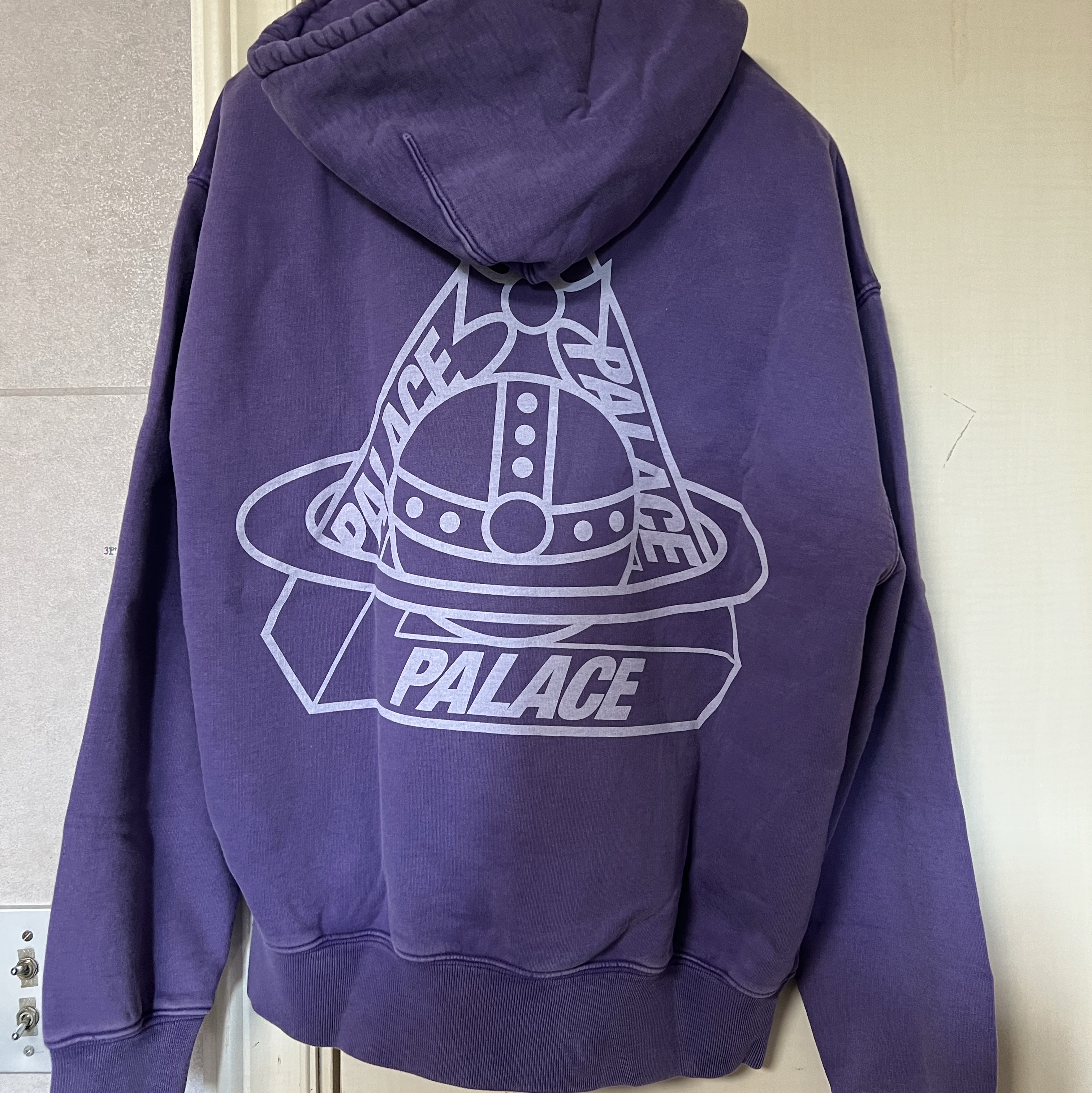 Palace x Vivienne Westwood Hood Purple - 24FW 착용 스타일 - 2