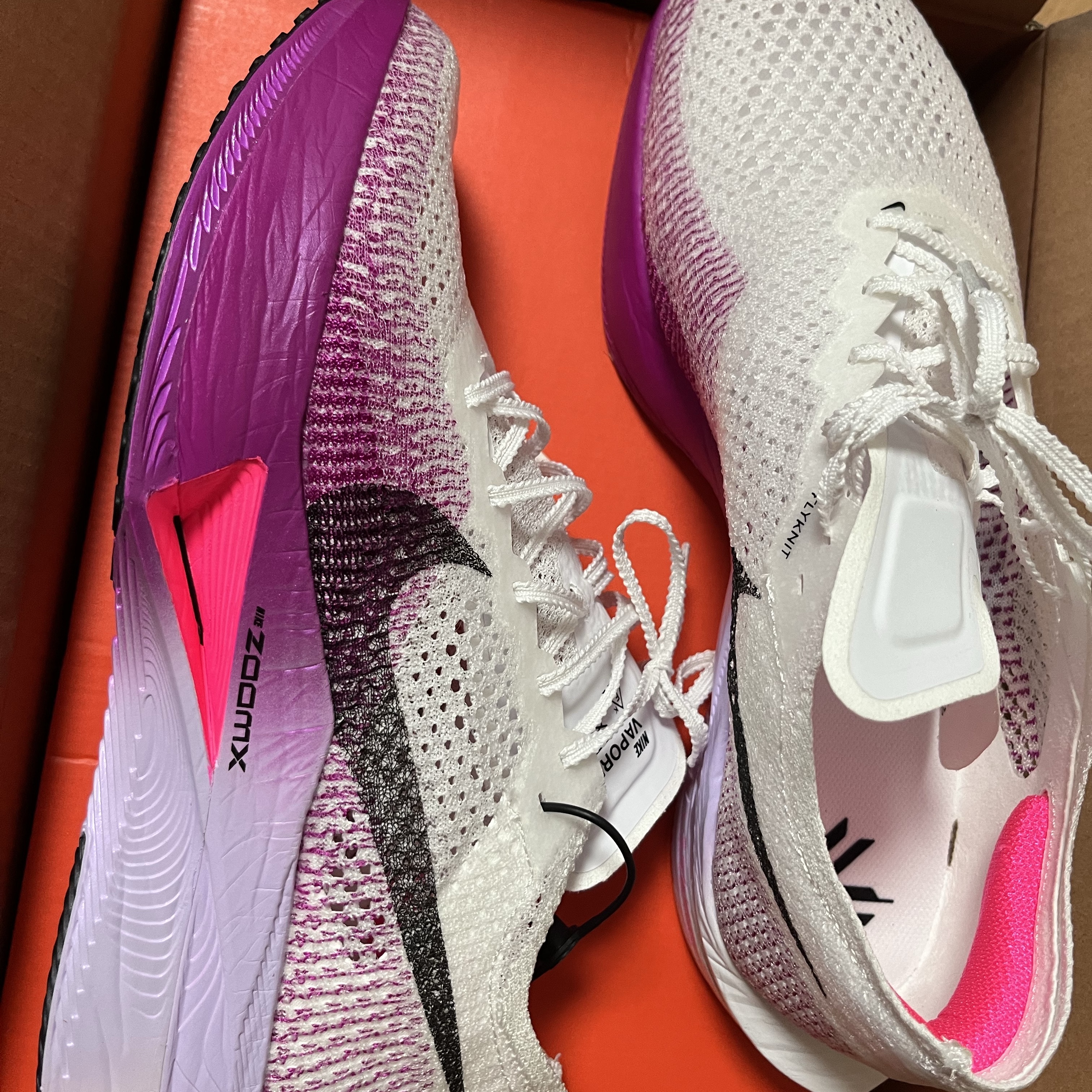 Nike ZoomX Vaporfly Next% 3 White Vivid Purple 착용 스타일