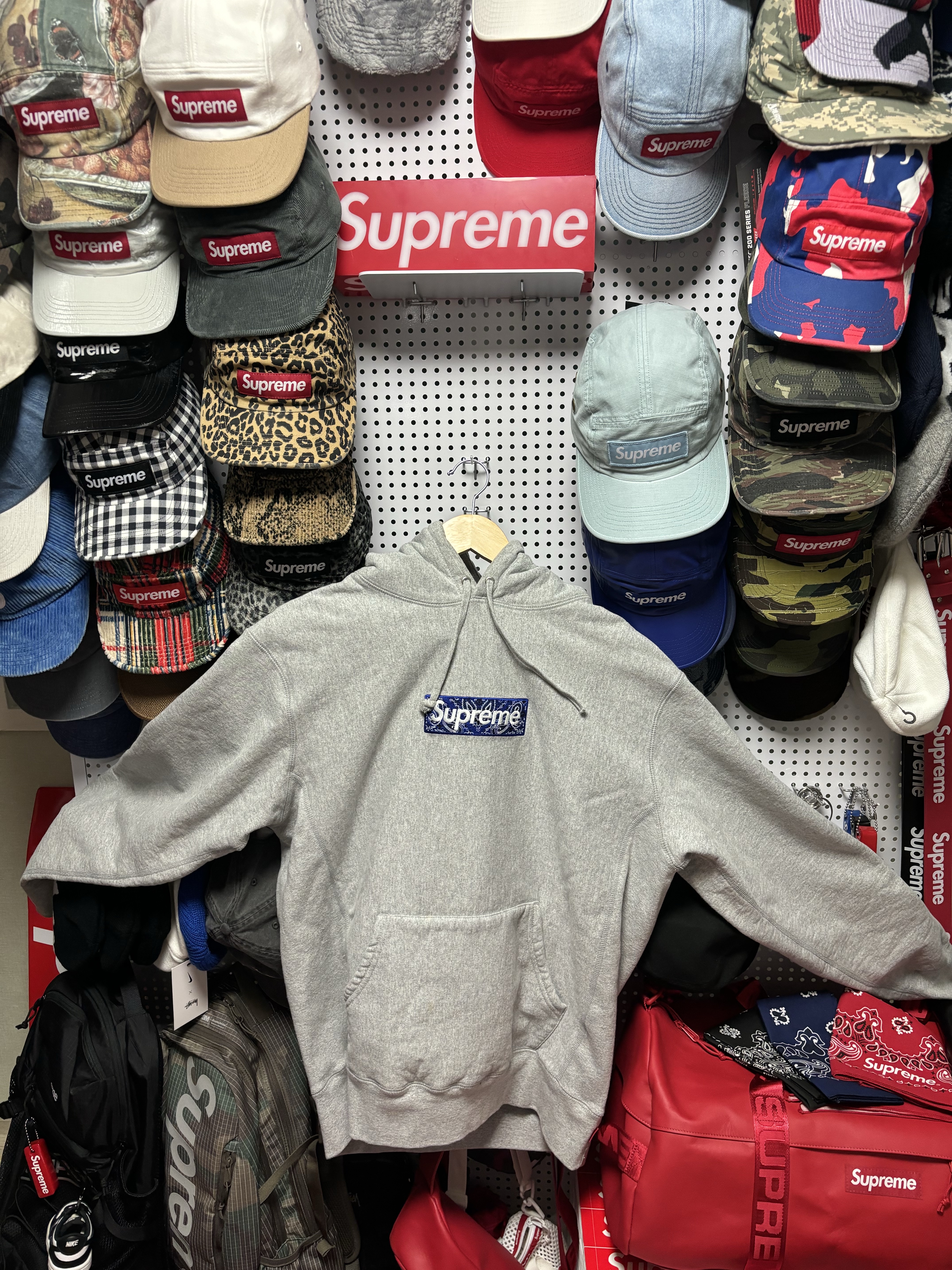 Supreme Bandana Box Logo Hooded Sweatshirt Heather Grey - 19FW 착용 스타일 - 1