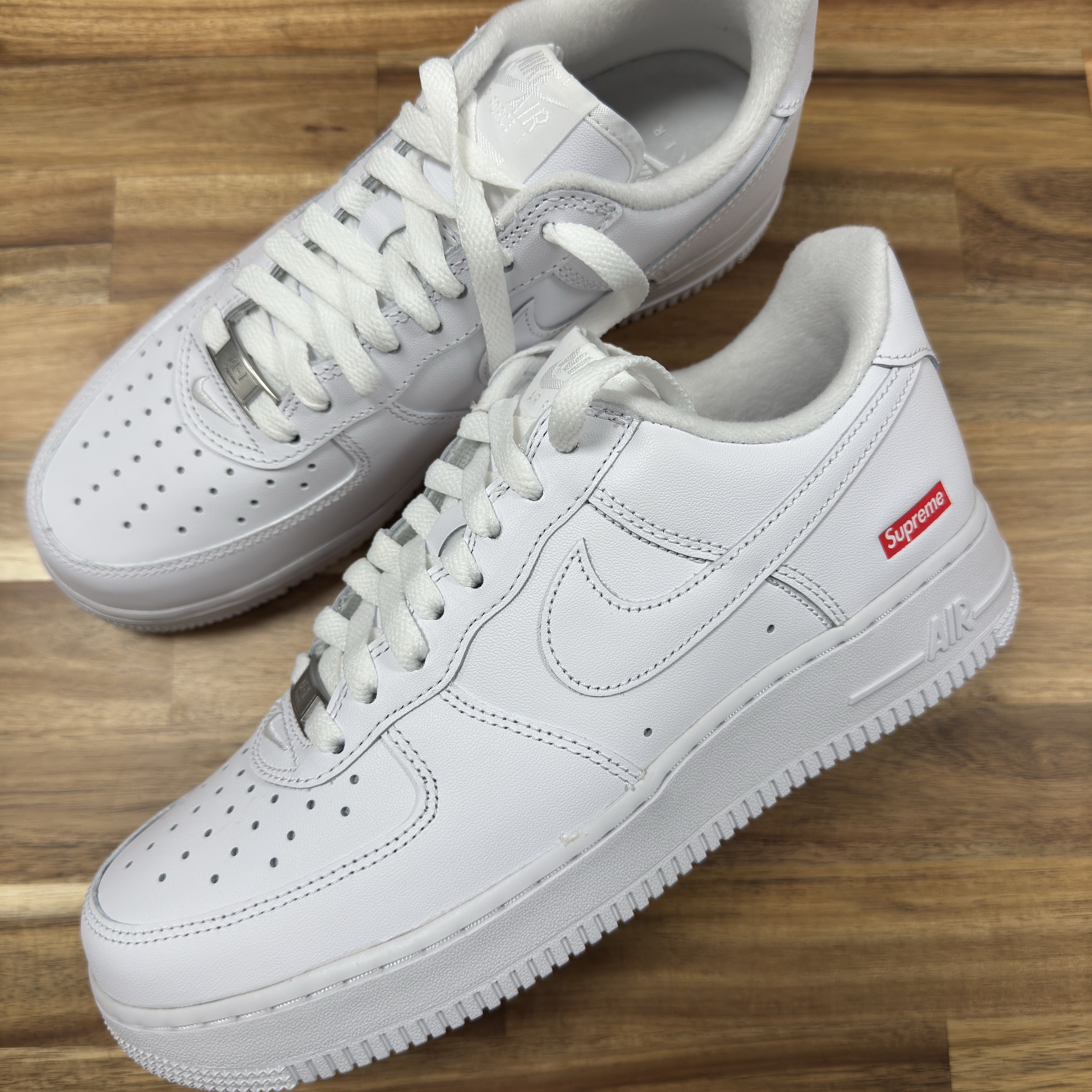 Nike x Supreme Air Force 1 Low White 착용 스타일 - 2