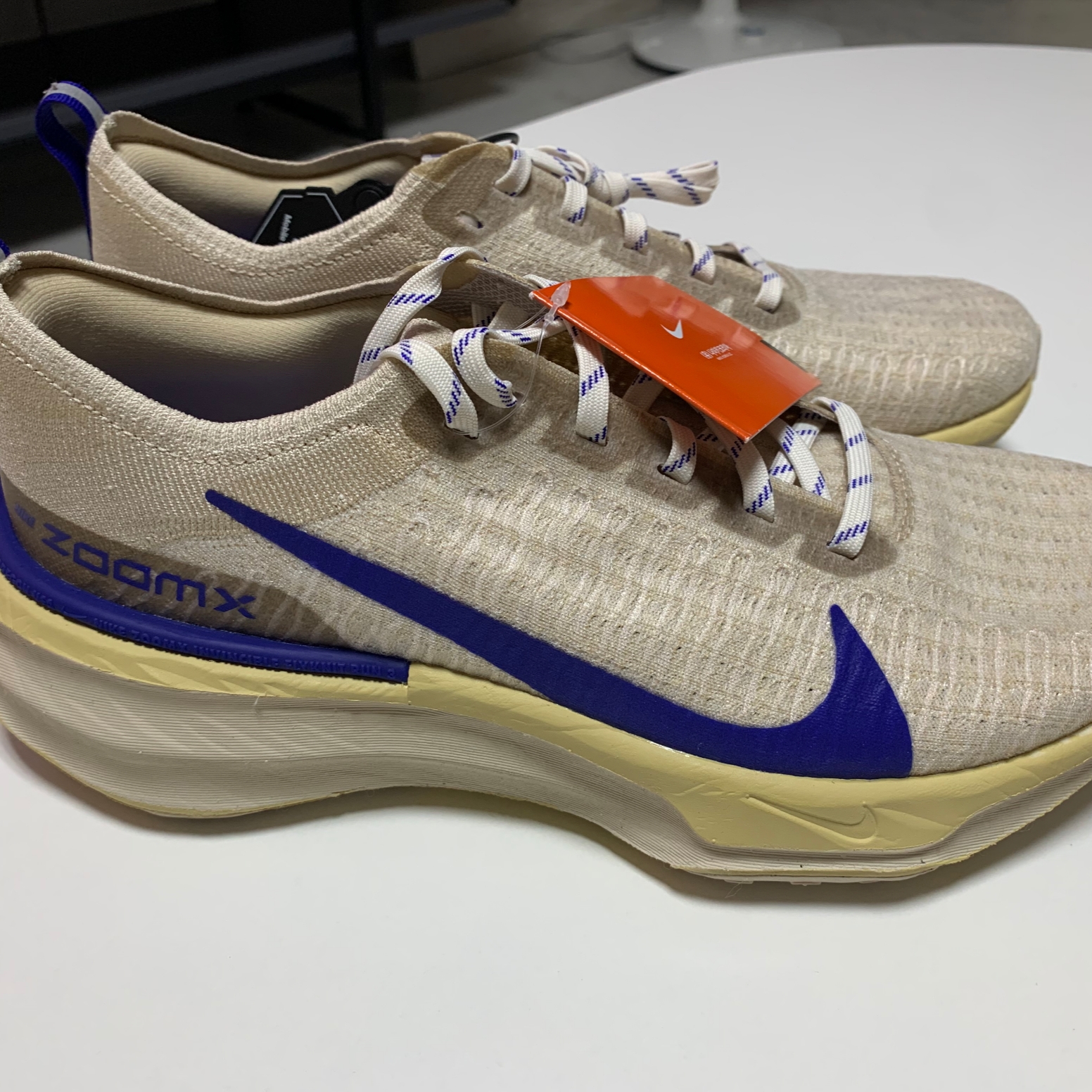 Nike Invincible 3 Sanddrift Concord 착용 스타일