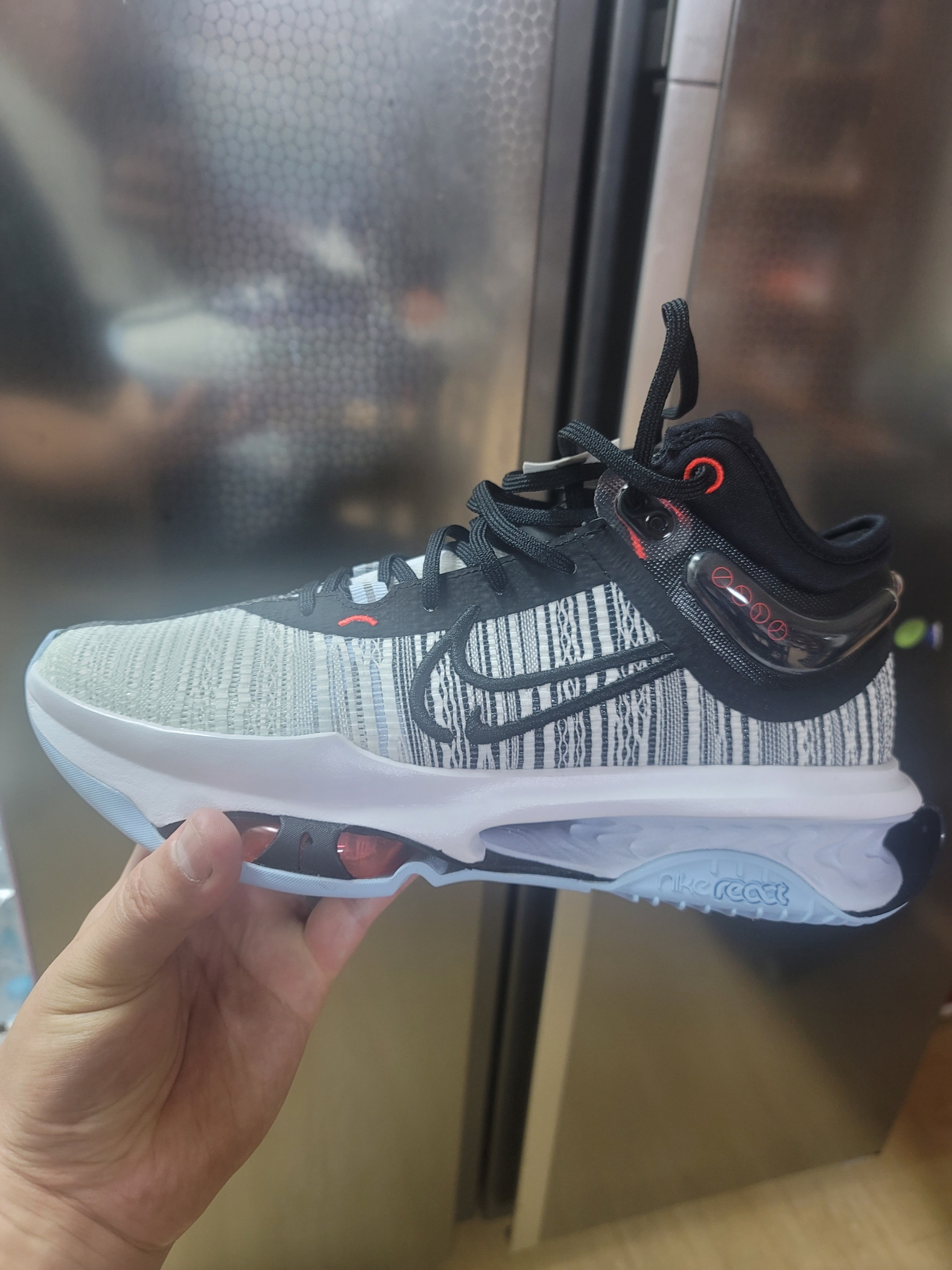 Nike Air Zoom GT Jump 2 EP White Black 착용 스타일