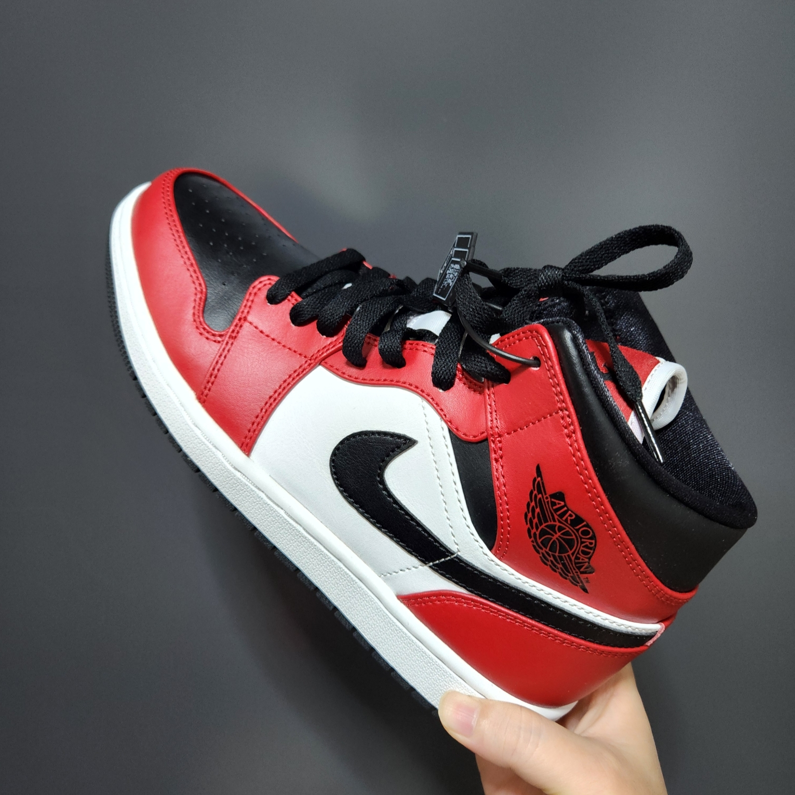 Jordan 1 Mid Chicago Black Toe 착용 스타일
