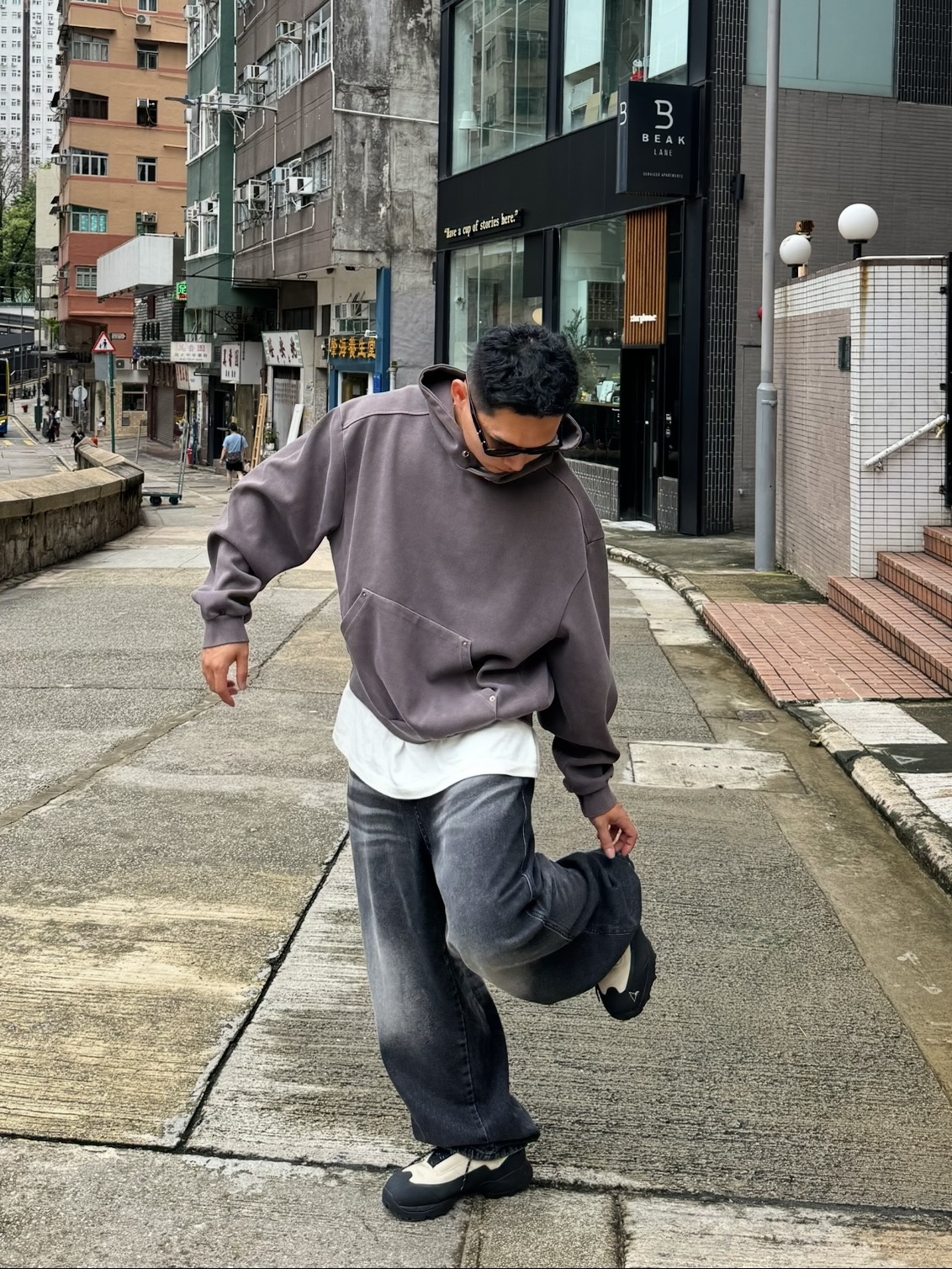 Nike x Sacai VaporWaffle Black White, Roa Hiking Katharina Ecostep Vibram Sole Sand 착용 스타일 - 5
